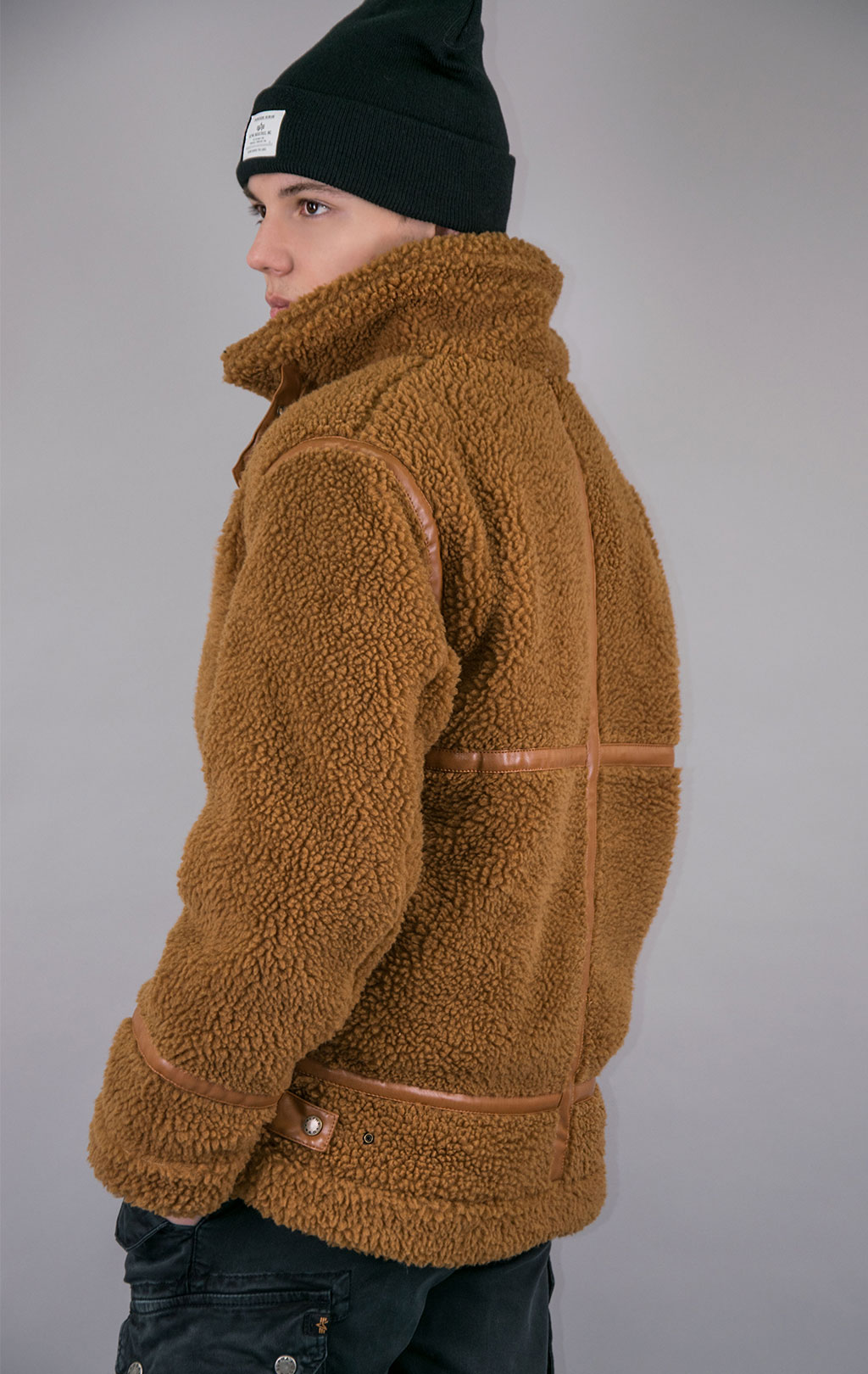 Куртка-пилот ALPHA INDUSTRIES B3 TEDDY camel 