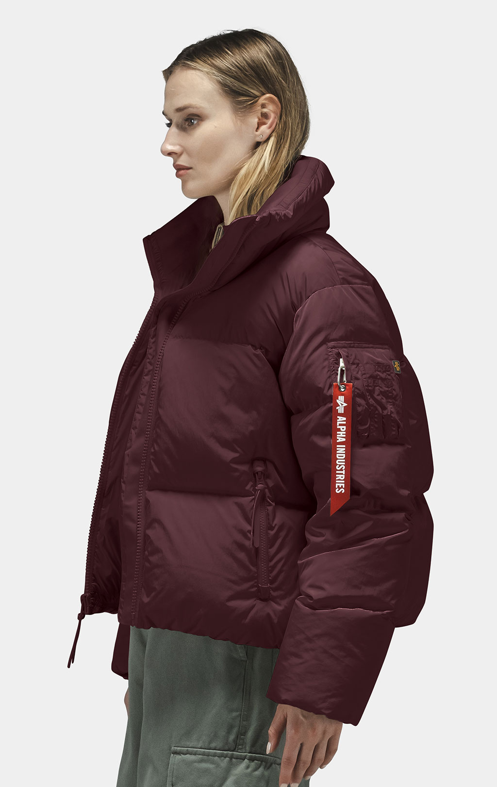 Женская куртка ALPHA INDUSTRIES SIERRA SHORT PUFFER FW 25/26 cedar red 