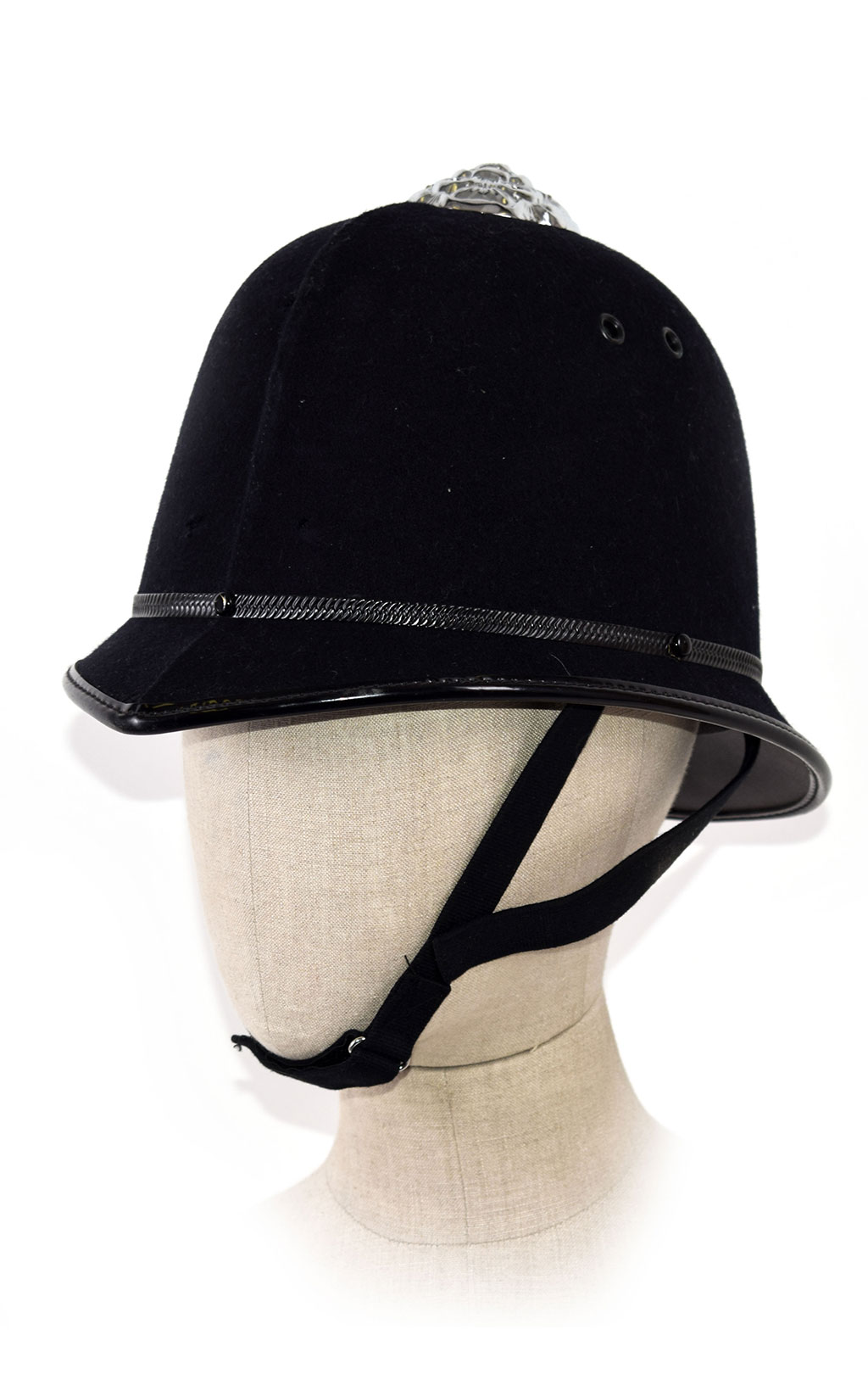 Шлем полицейский для знака на заколке б/у Англия