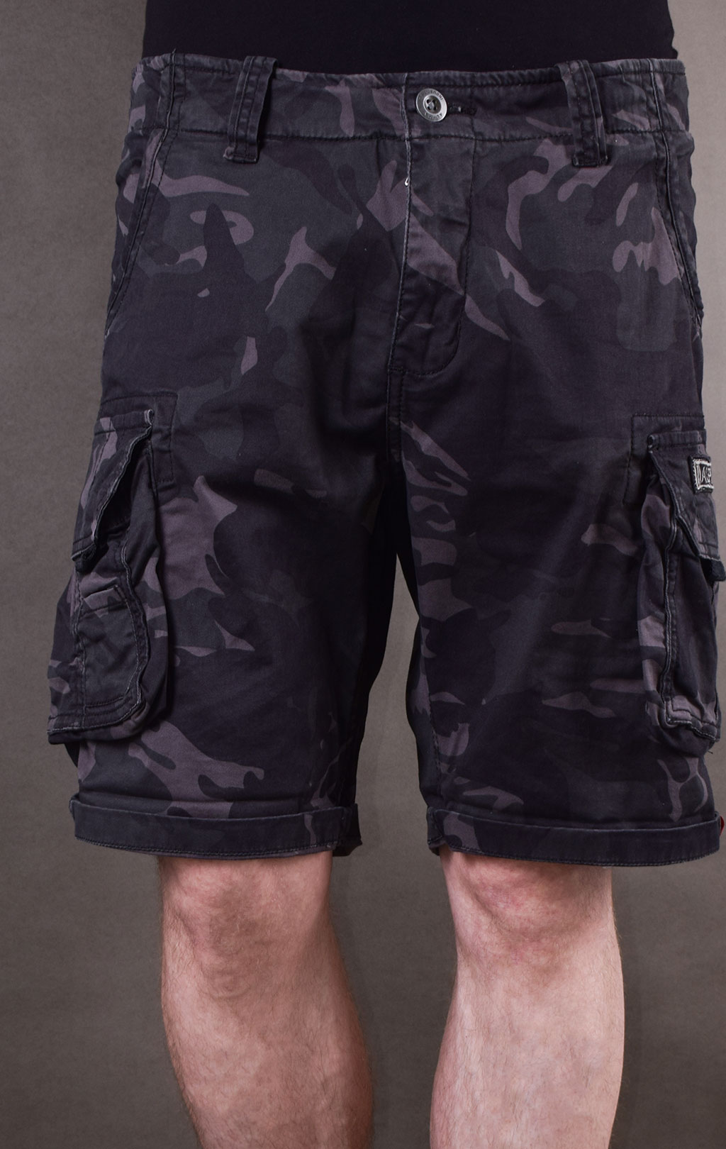 Шорты ALPHA INDUSTRIES CREW SHORT black camo 