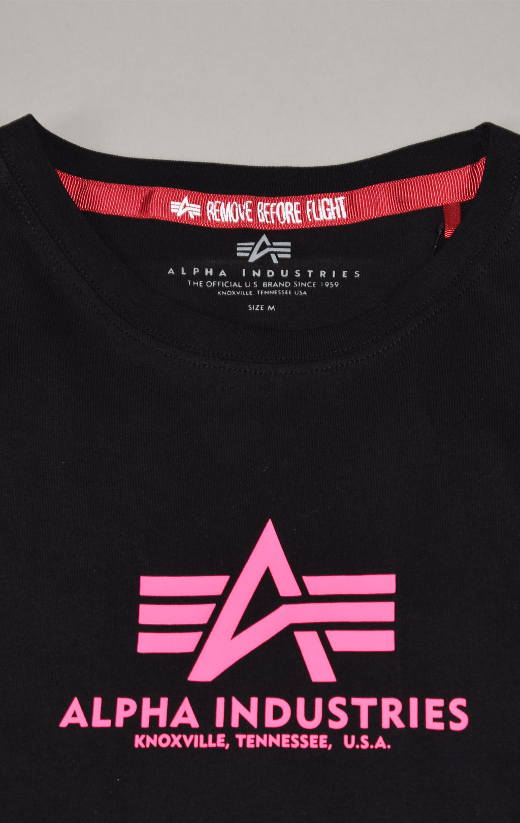 Женская футболка ALPHA INDUSTRIES NEW BASIC T black/neon pink 