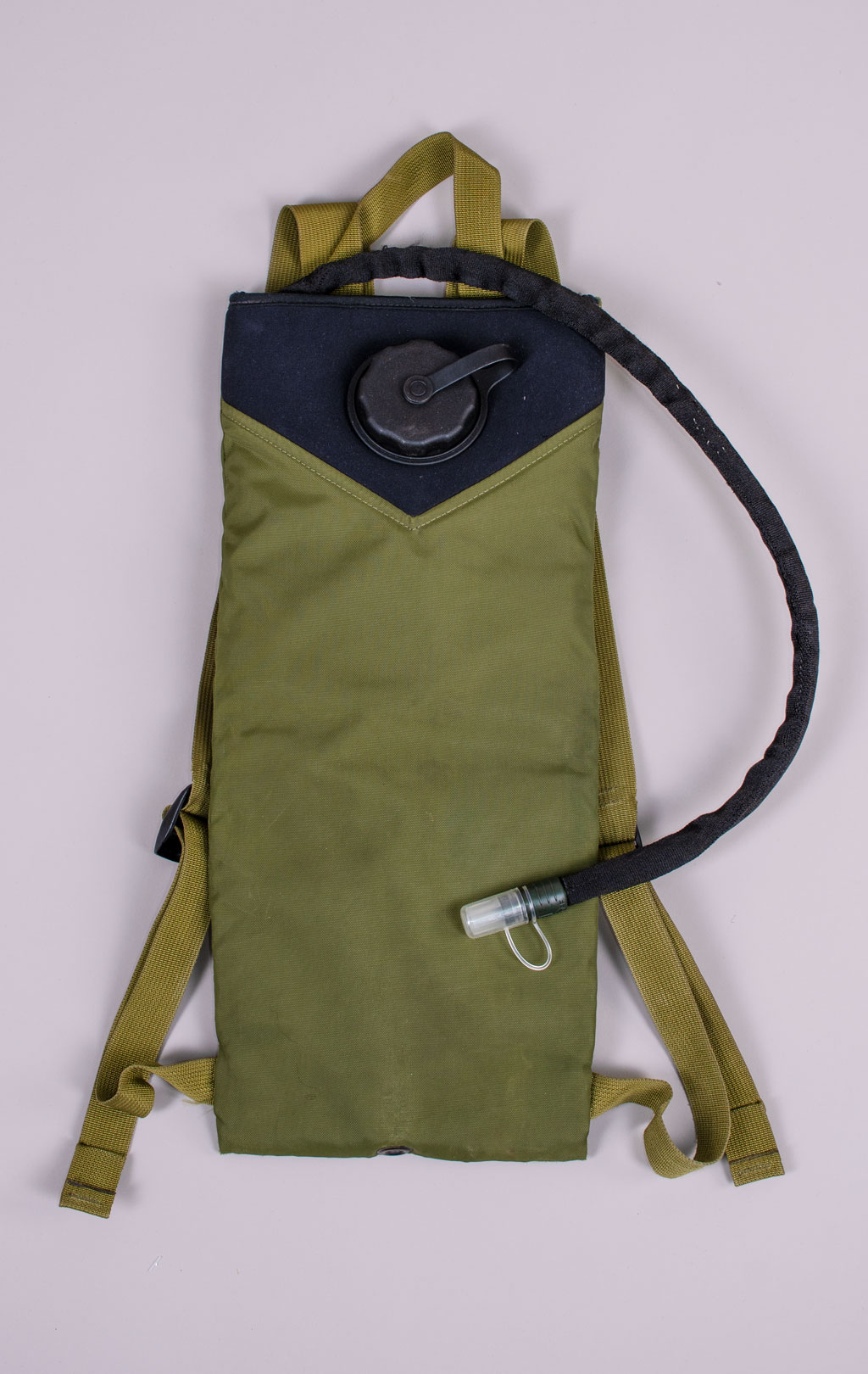 Питьевая система горловина снаружи, 3L olive б/у США/Китай