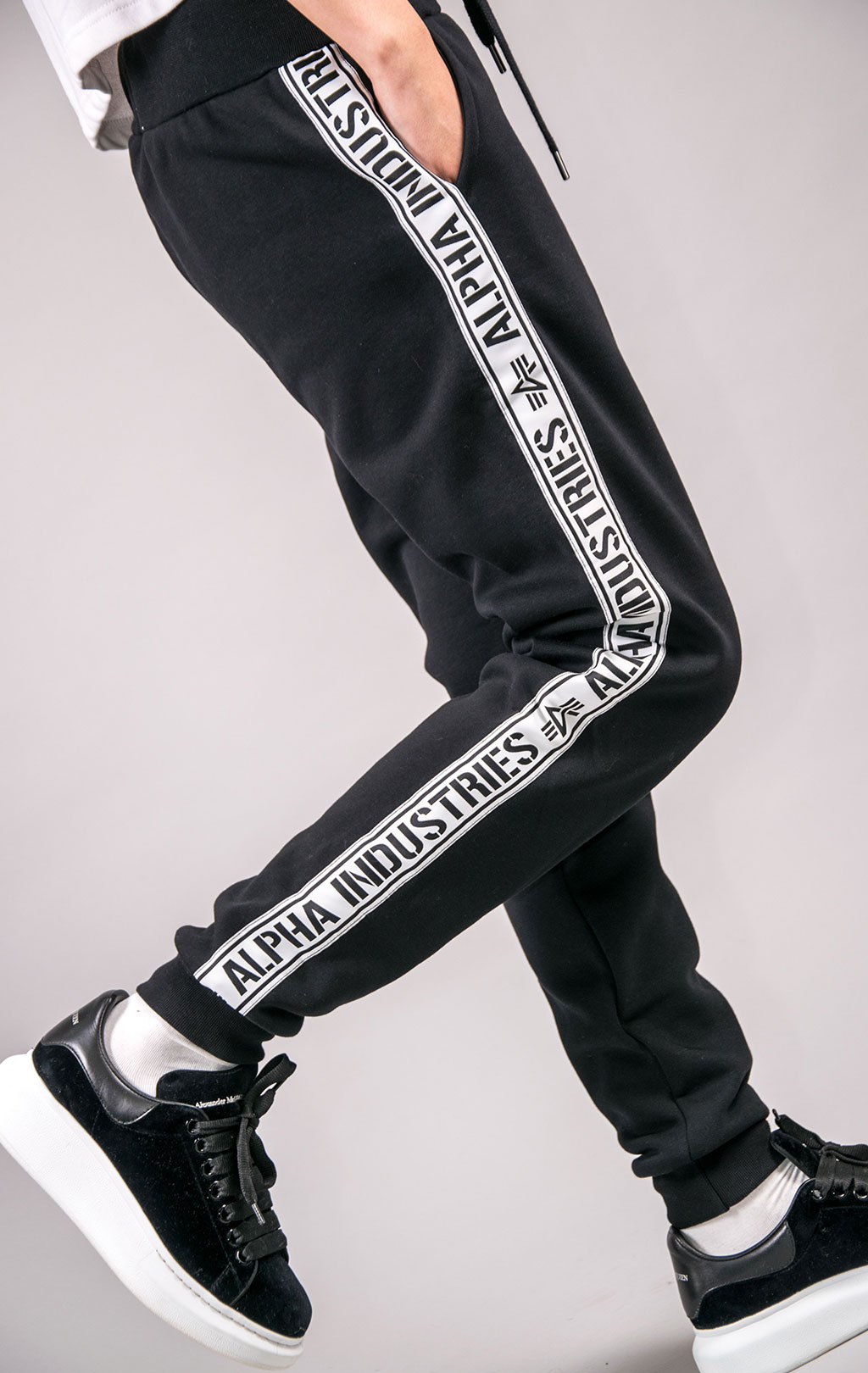 Женские брюки спортивные джоггеры ALPHA INDUSTRIES AL TAPE JOGGER black 