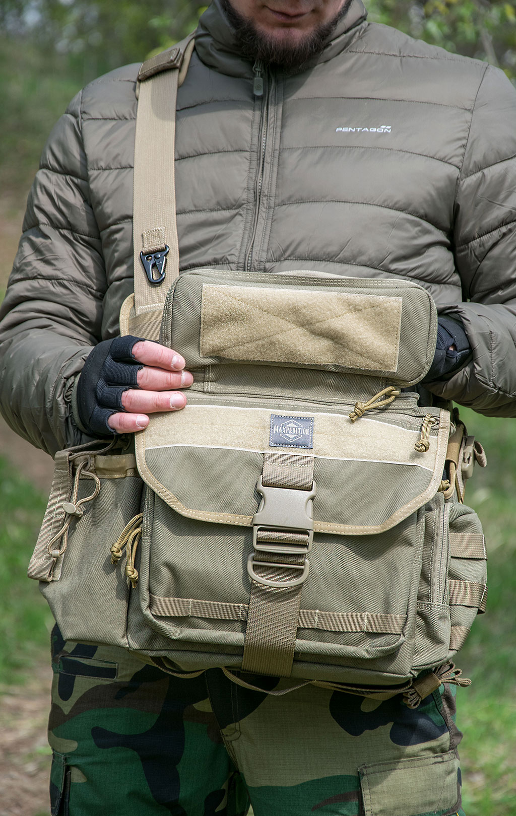 Сумка через плечо тактическая Maxpedition MONGO VERSIPACK 30x10x22 khaki 