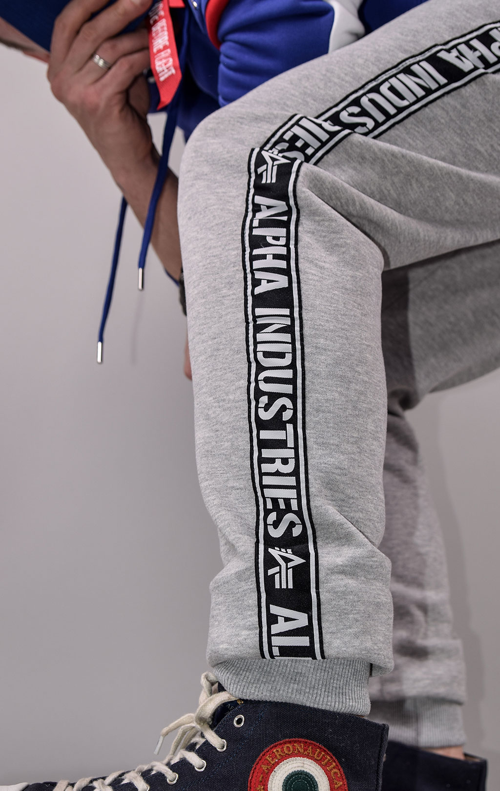 Брюки спортивные джоггеры ALPHA INDUSTRIES AL TAPE JOGGER grey heather 