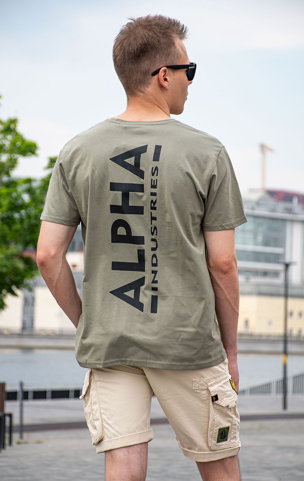 Футболка ALPHA INDUSTRIES BACKPRINT T olive/black 