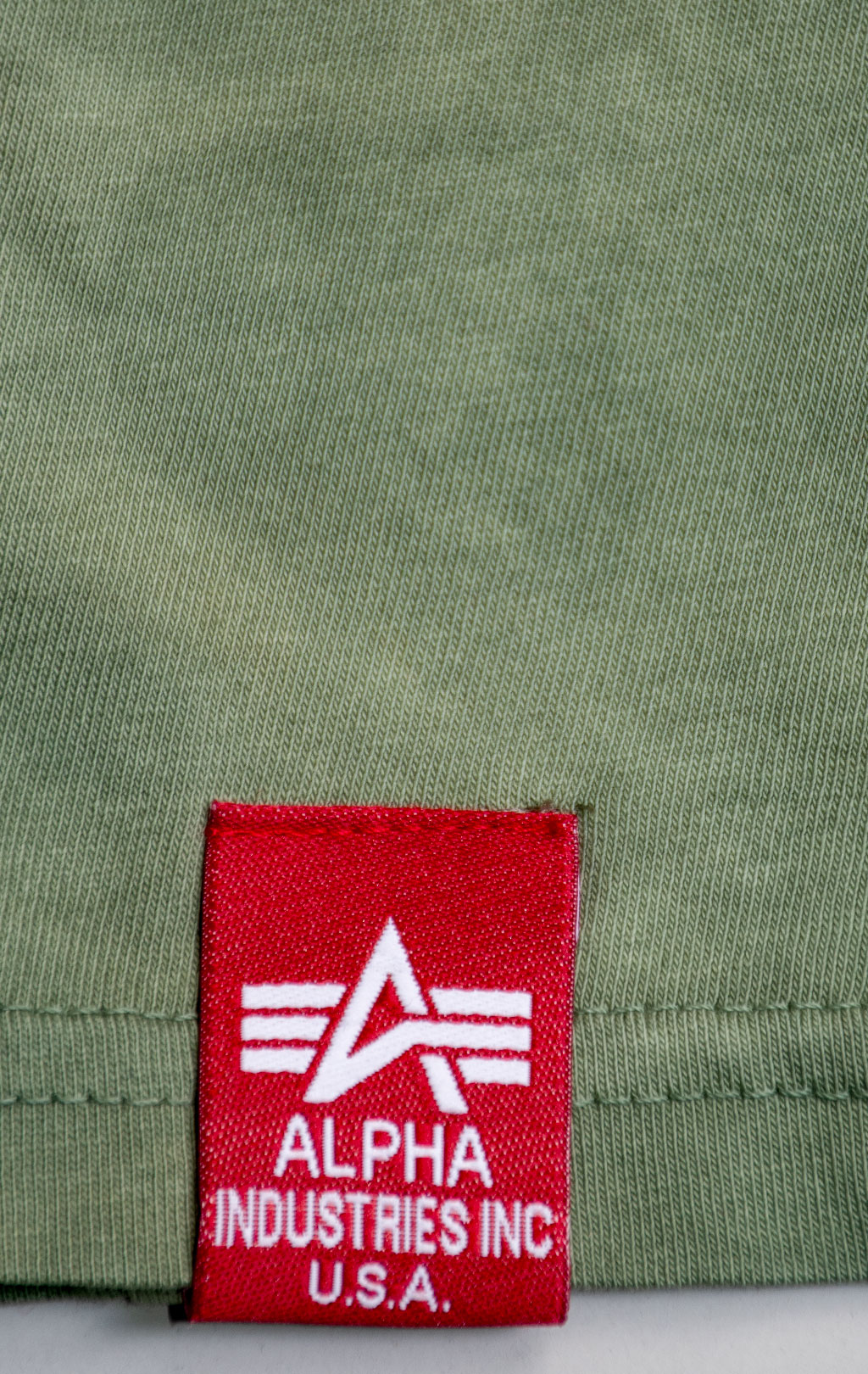 Футболка ALPHA INDUSTRIES BASIC T BATIK dark olive 