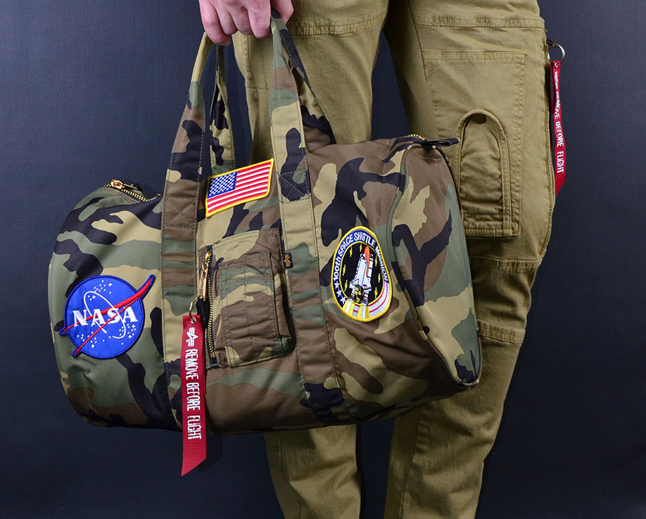 Сумка ALPHA INDUSTRIES DAY CRUISER BAG NASA camo woodland 