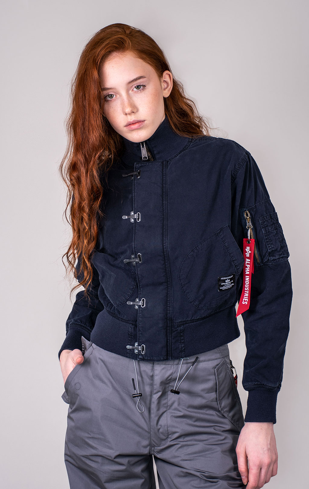 Женская ветровка ALPHA INDUSTRIES US NAVY CROPPED DECK HOOKED MOD JACKET SS 24 m replica blue 