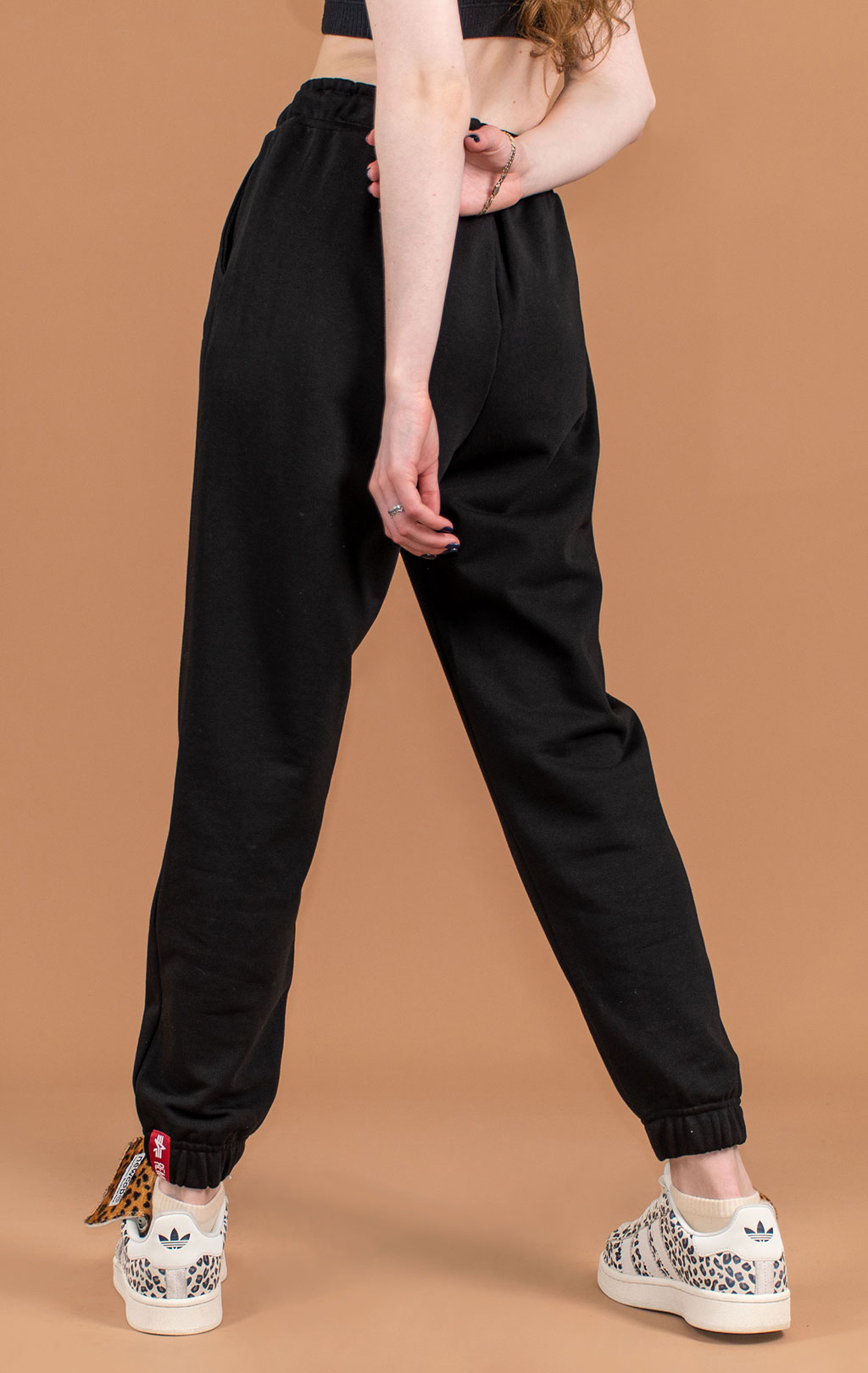 Женские брюки спортивные джоггеры ALPHA INDUSTRIES BASIC JOGGER SMALL LOGO black 