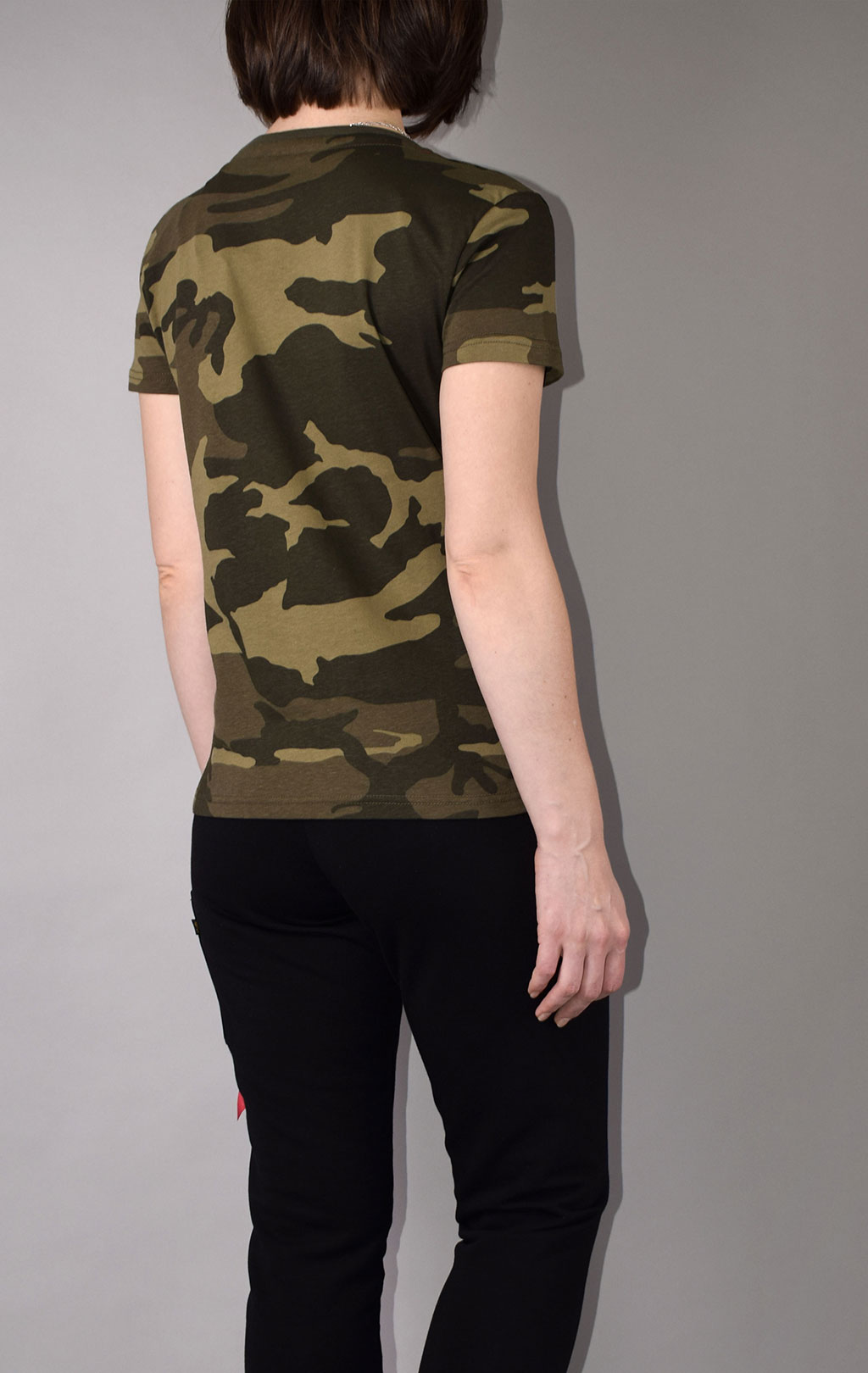 Женская футболка ALPHA INDUSTRIES NEW CAMO BASIC T olive camo 