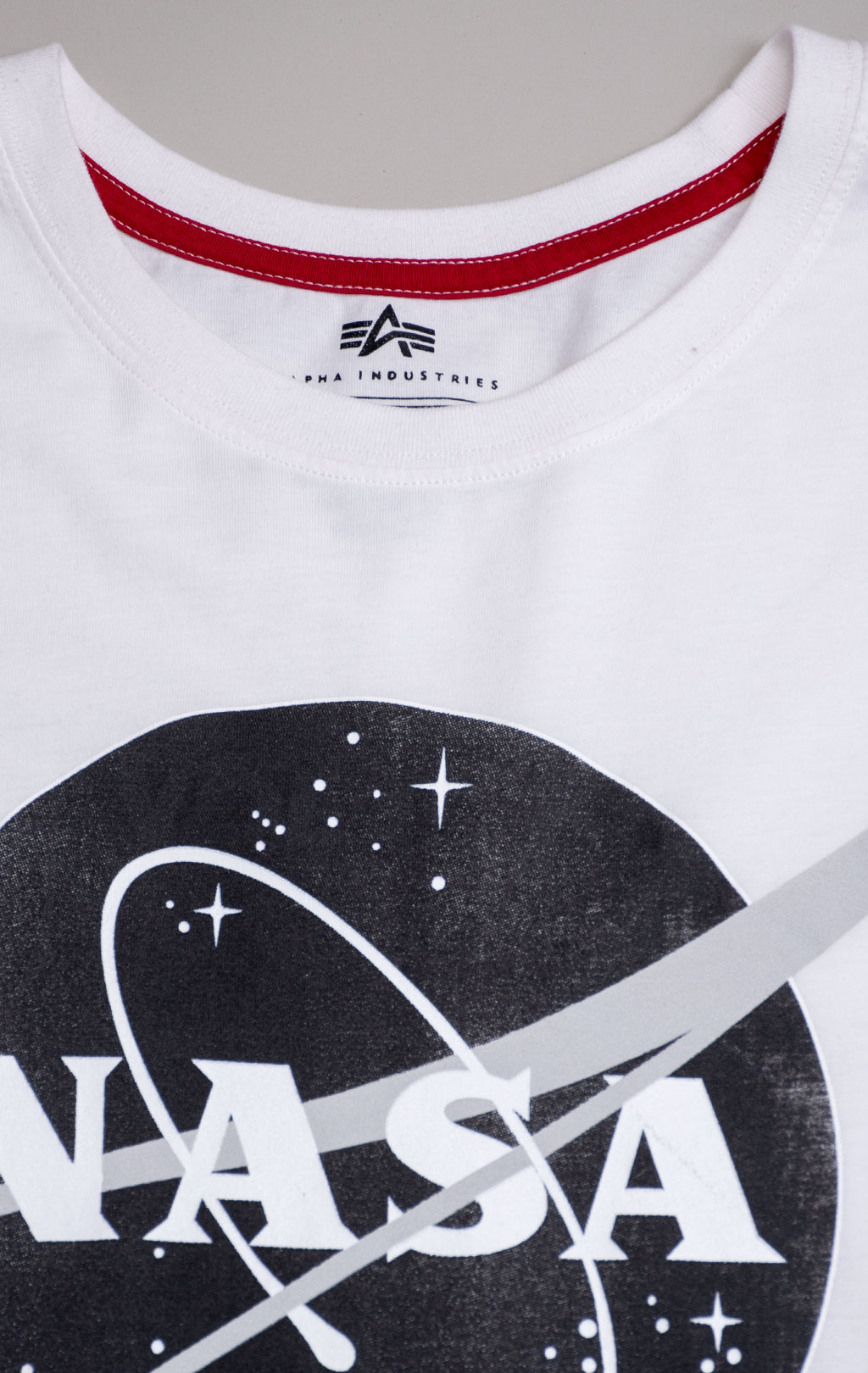Футболка ALPHA INDUSTRIES NASA LOGO white 