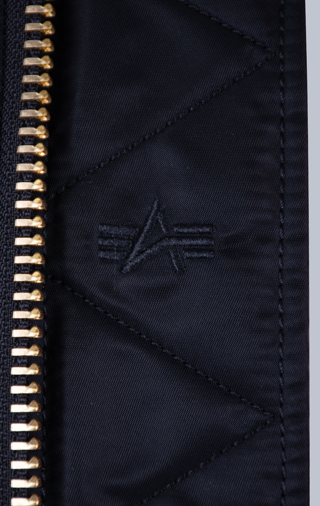 Бомбер ALPHA INDUSTRIES MA-1 HERITAGE FIT FLIGHT JACKET FW 26/27 black 