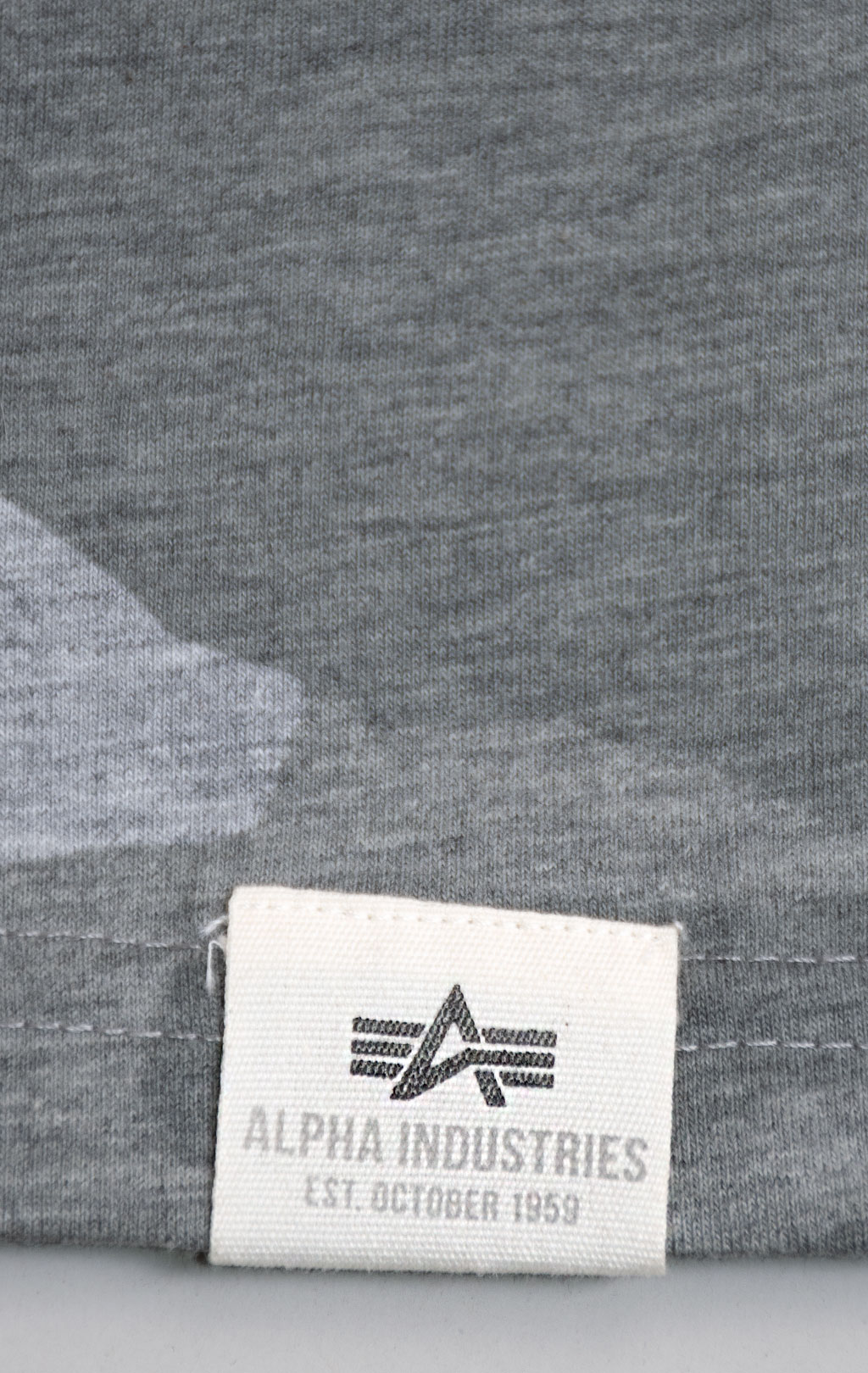 Футболка ALPHA INDUSTRIES BLURRED grey camo 