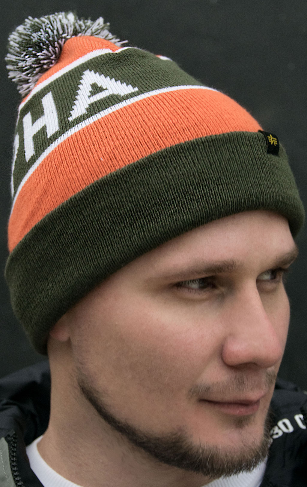 Шапка ALPHA INDUSTRIES BLOCK BOBBLE BEANIE dark green 