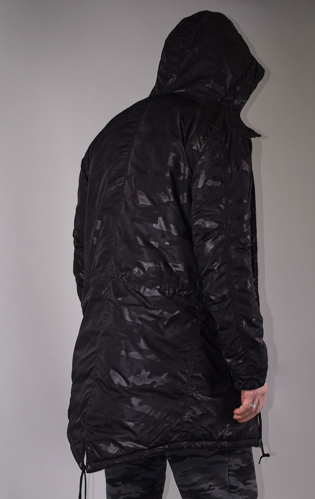 Парка ALPHA INDUSTRIES HOODED FISHTAIL CW HIDDEN CAMO black 