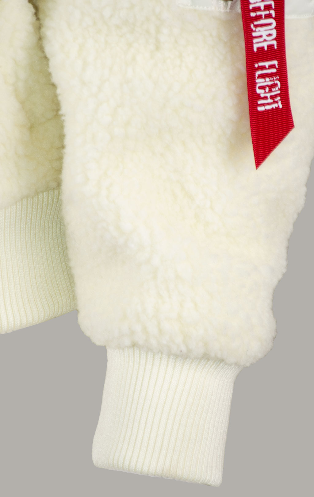 Женская куртка-бомбер лётная ALPHA INDUSTRIES MA-1 OS HOODED TEDDY off white 