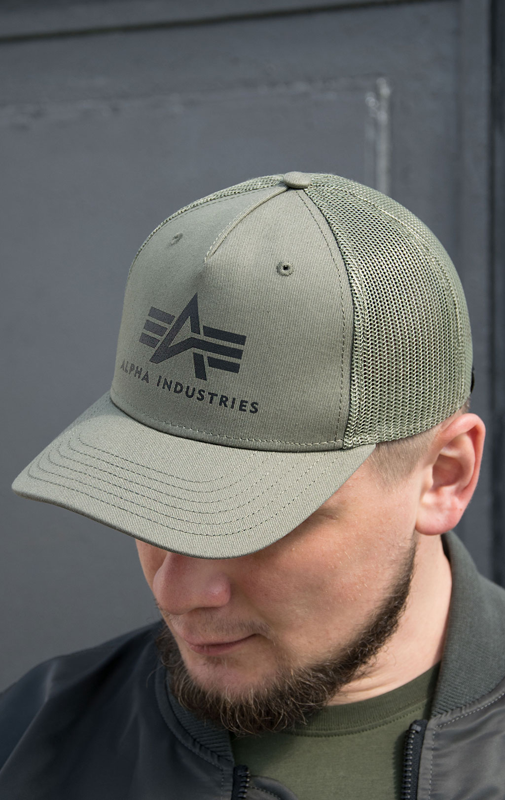 Бейсболка ALPHA INDUSTRIES BASIC TRUCKER CAP dark green 