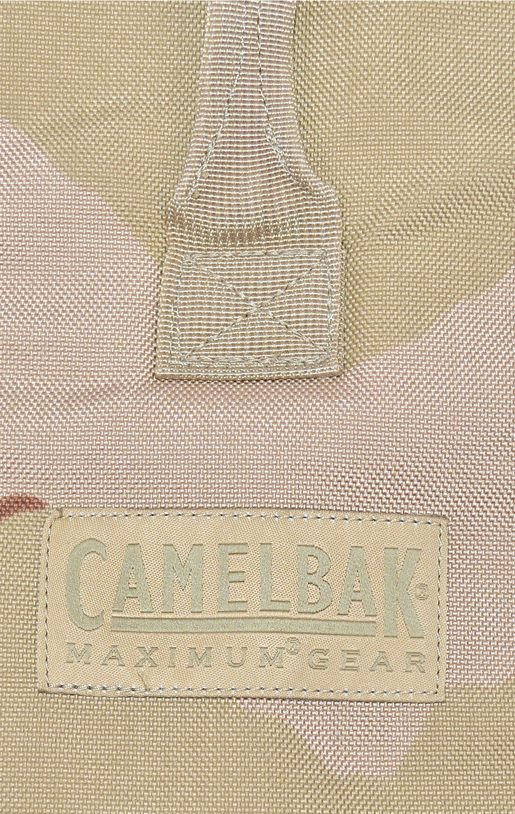 Питьевая система армейская CamelBak горловина снаружи, 2,5L desert-3 