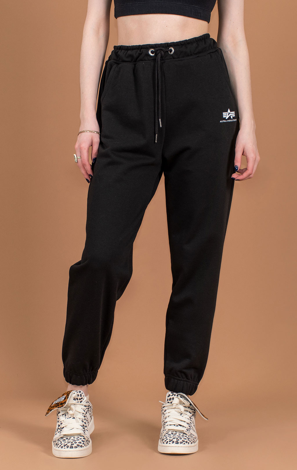 Женские брюки спортивные джоггеры ALPHA INDUSTRIES BASIC JOGGER SMALL LOGO black 