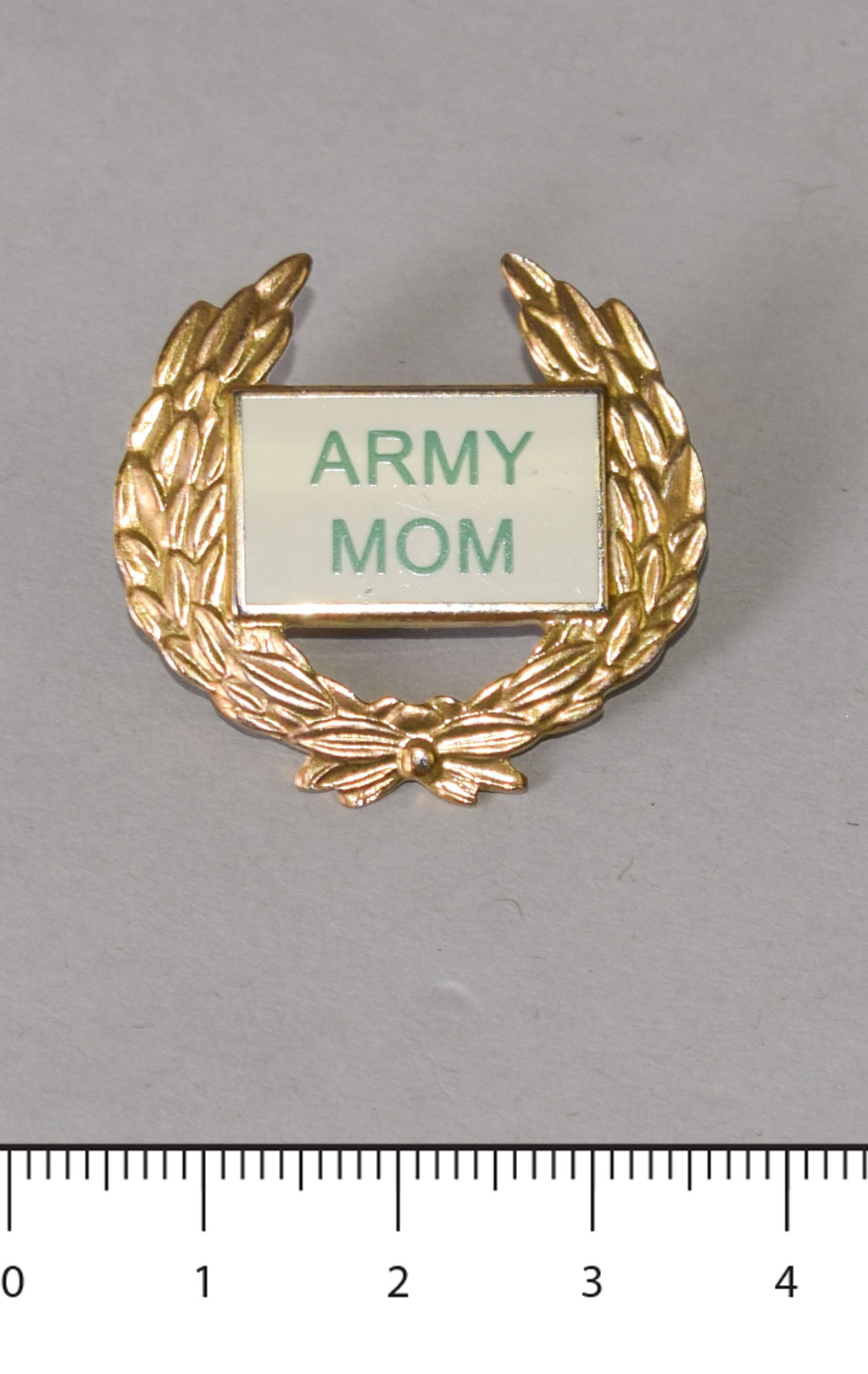 Знак ARMY MOM (с венком) (14356) 