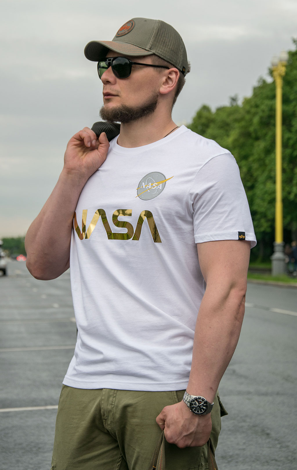 Футболка ALPHA INDUSTRIES NASA Reflective white/gold 