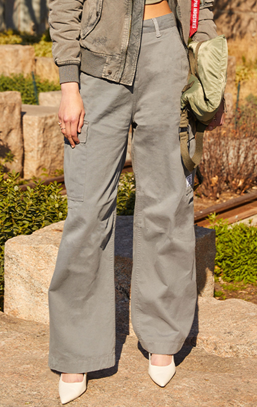 Женские брюки-карго парашюты ALPHA INDUSTRIES M-65 PANT плотные SS 24 m aircraft gray 