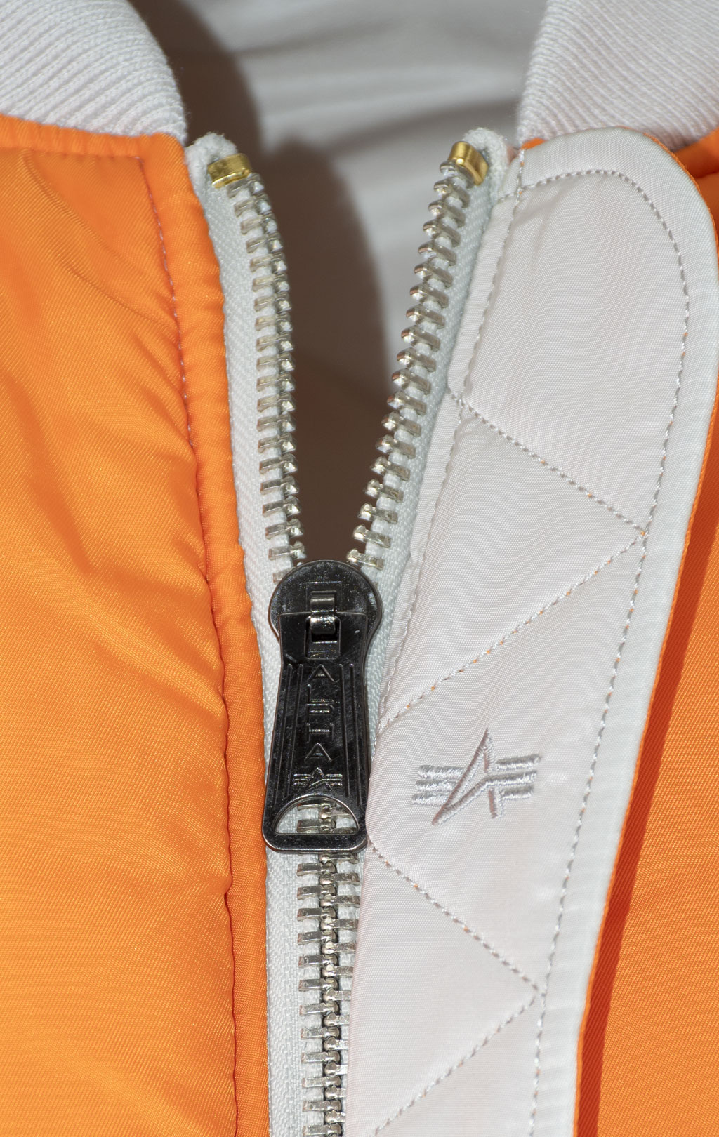 Бомбер ALPHA INDUSTRIES ORIGINAL FIT MA-1 SS 25 m light gray 