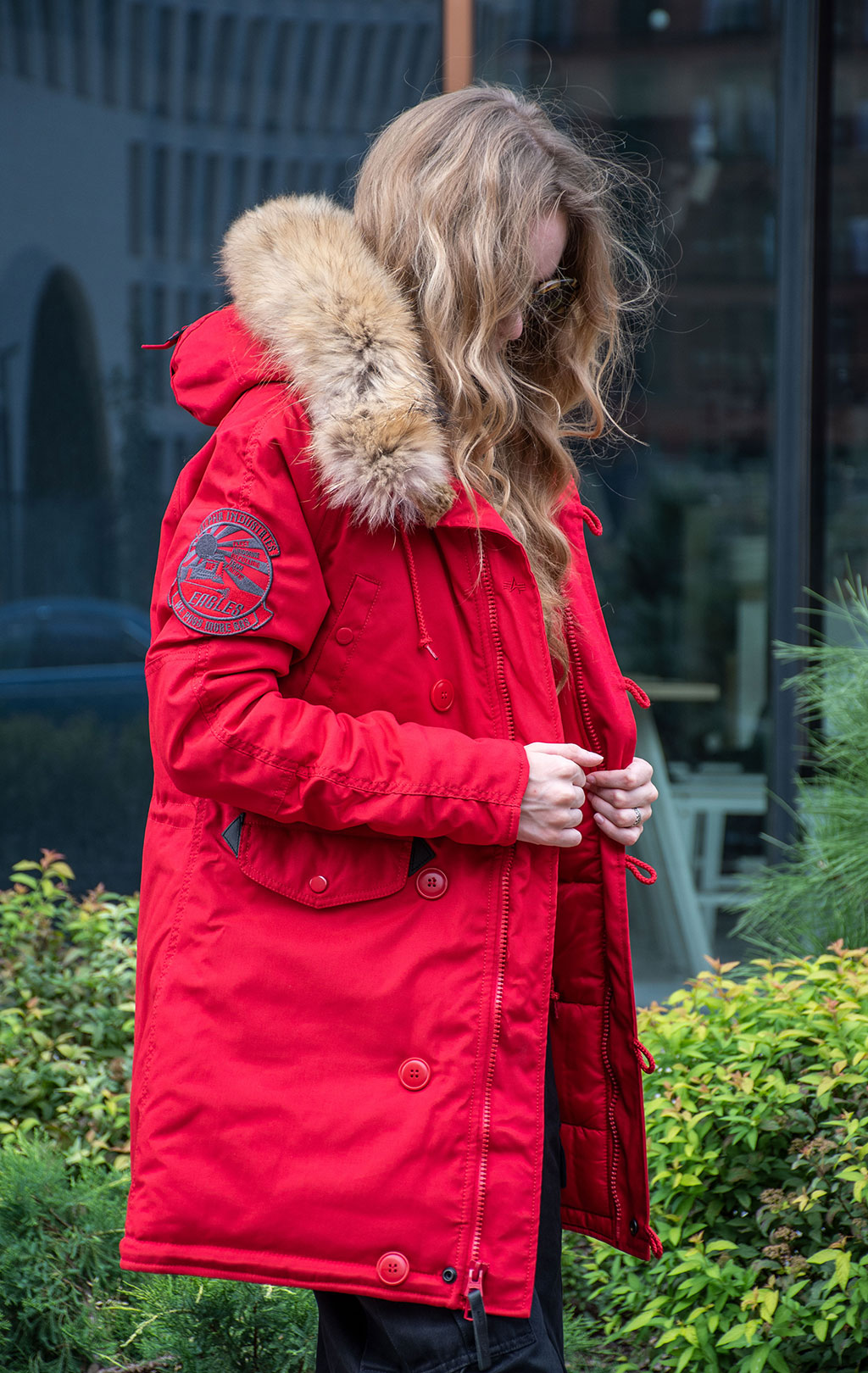 Женская аляска ALPHA INDUSTRIES EXPLORER натур. мех red speed 