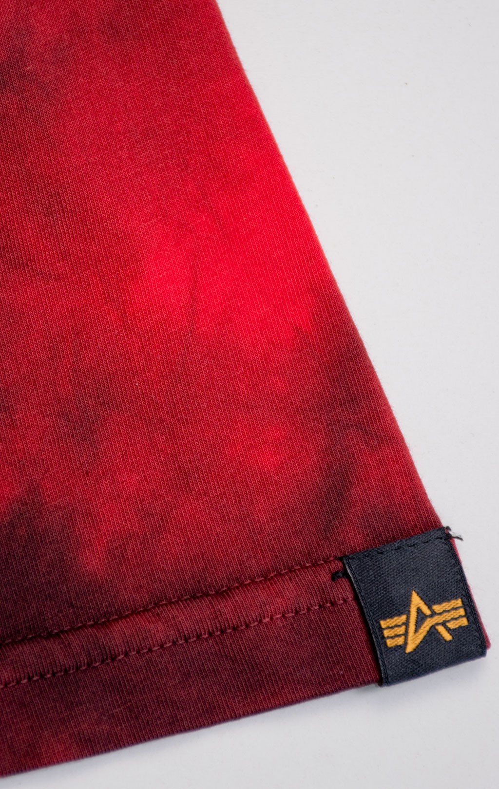 Футболка ALPHA INDUSTRIES BASIC T BATIK speed red 