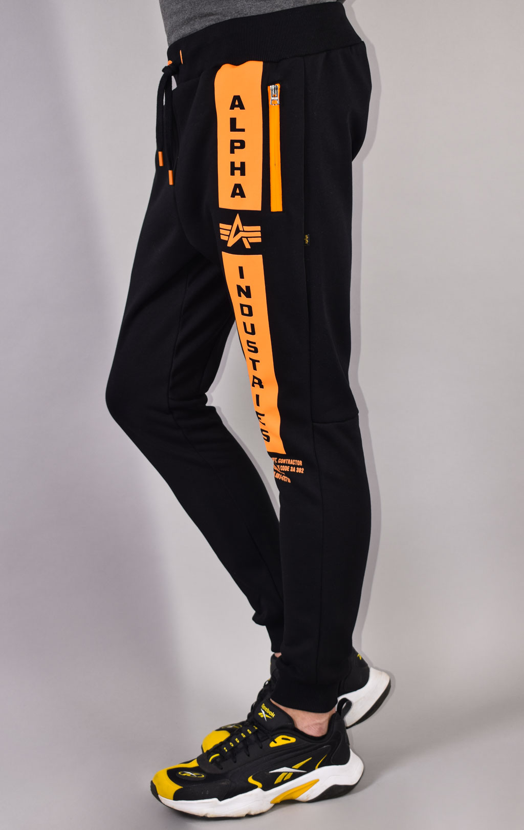 Брюки спортивные джоггеры ALPHA INDUSTRIES DEFENCE JOGGER black/orange 