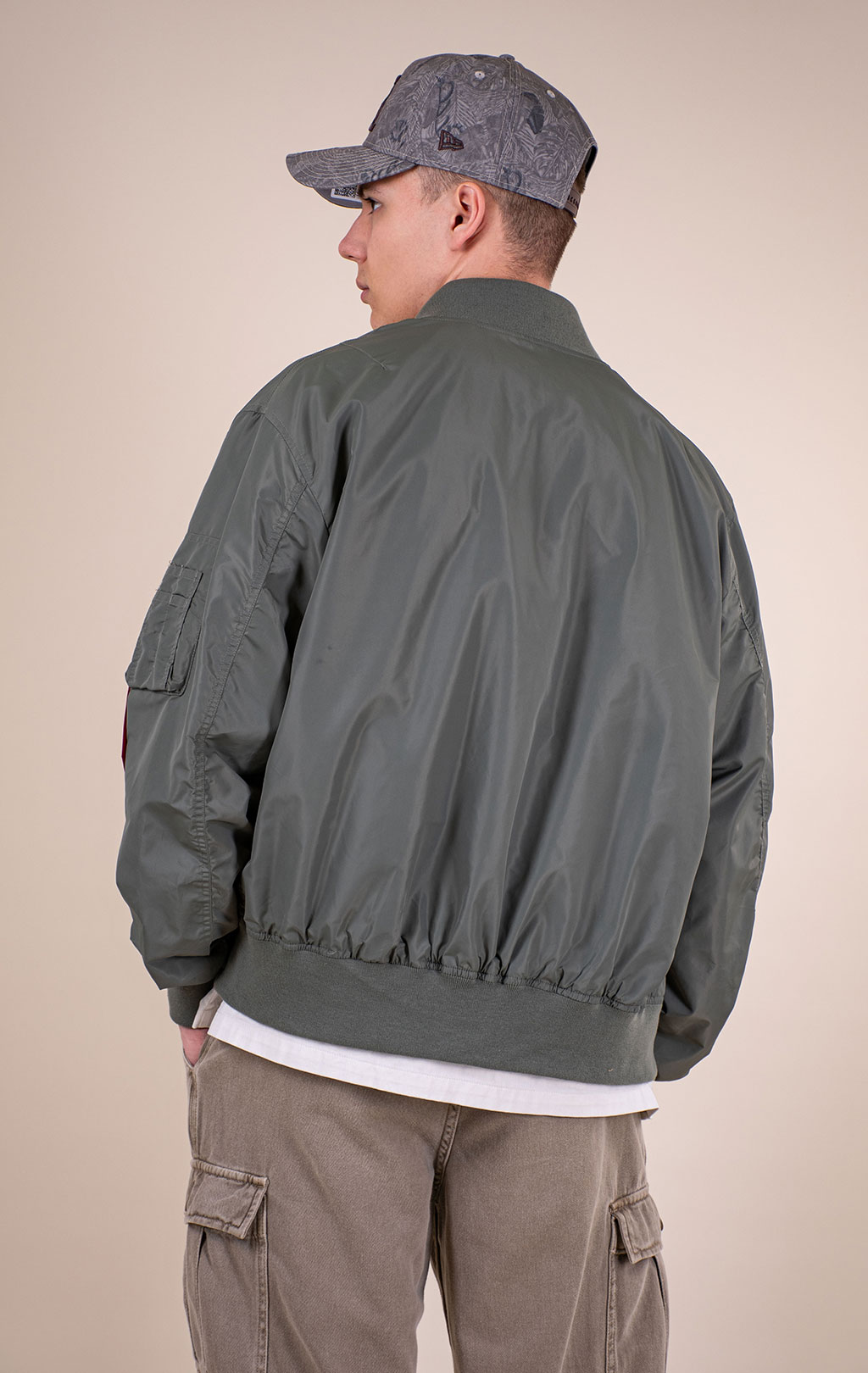 Бомбер-ветровка ALPHA INDUSTRIES L-2B LOGO HUNTER RELAXED FLIGHT JACKET SS 26 field gray 