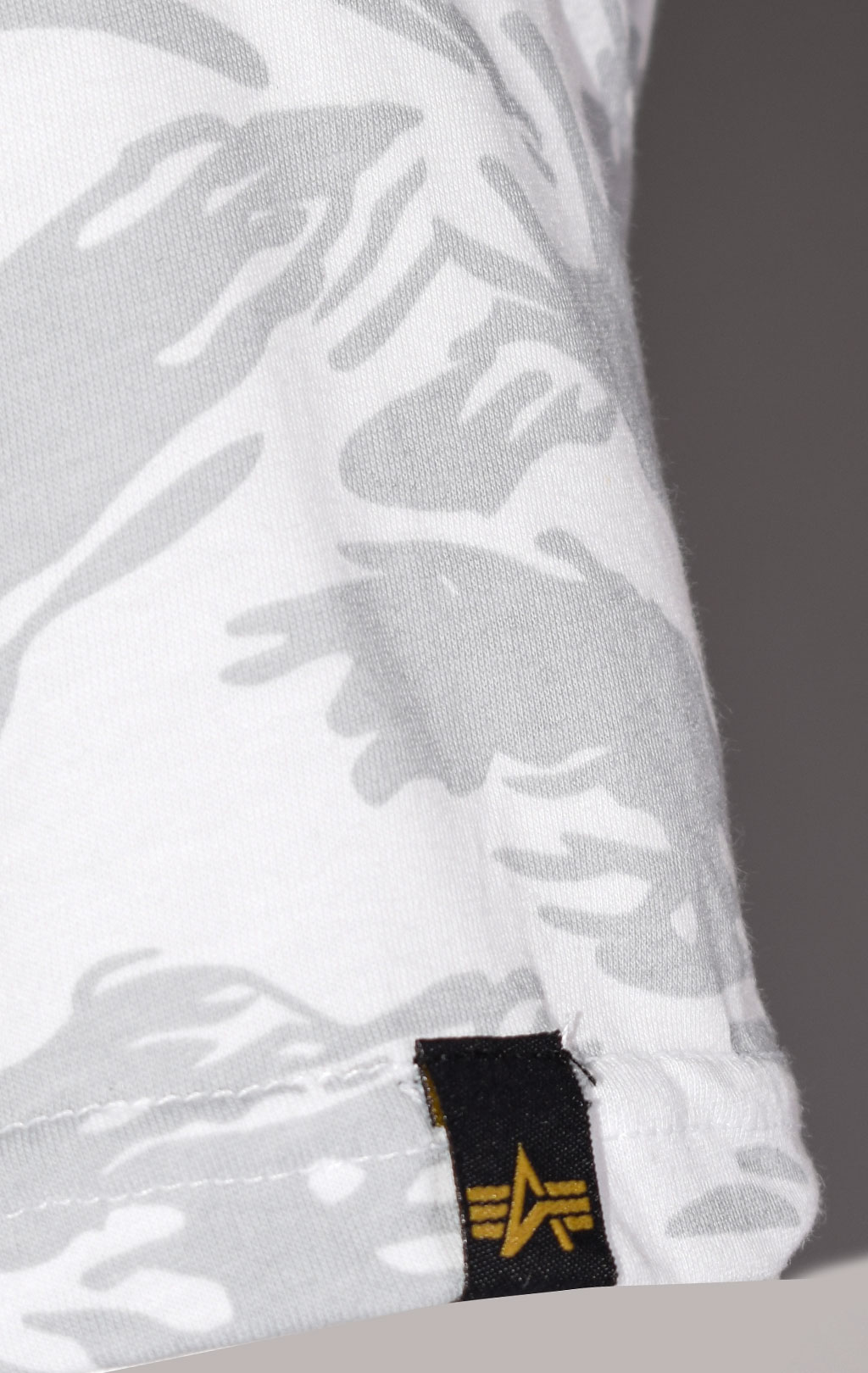 Футболка ALPHA INDUSTRIES BASIC T CAMO brushstroke white 