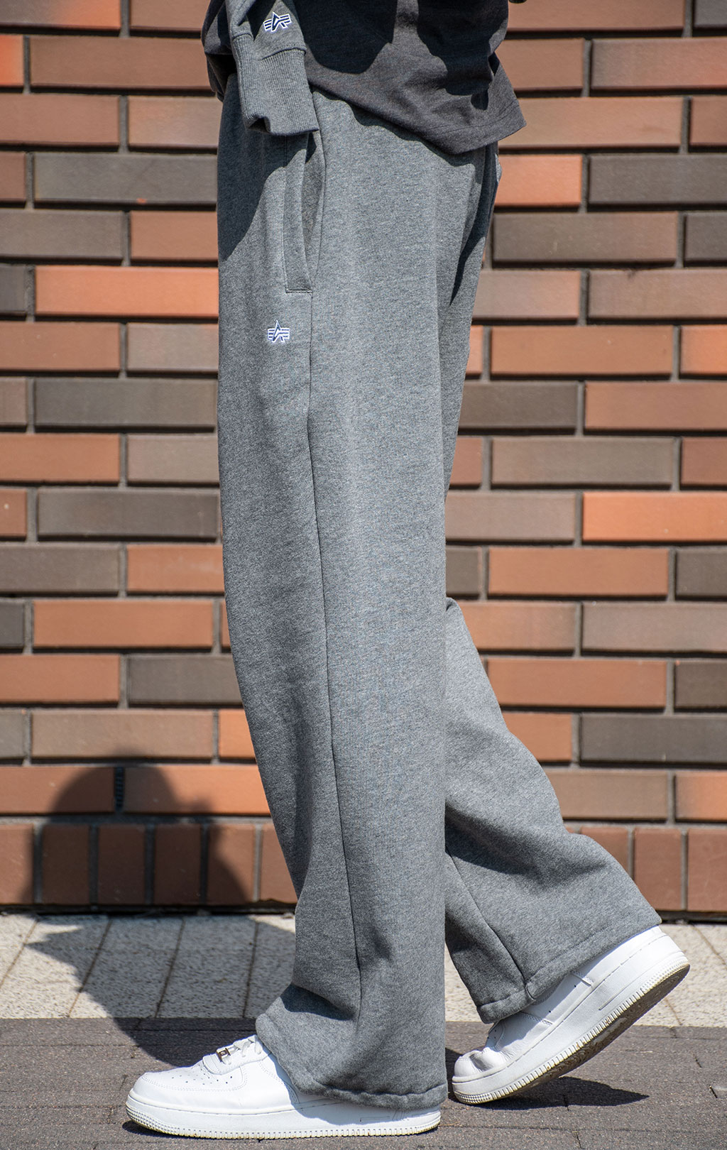 Брюки спортивные джоггеры ALPHA INDUSTRIES ESSENTIAL SWEATPANTS FW 24/25 medium charcoal heather 