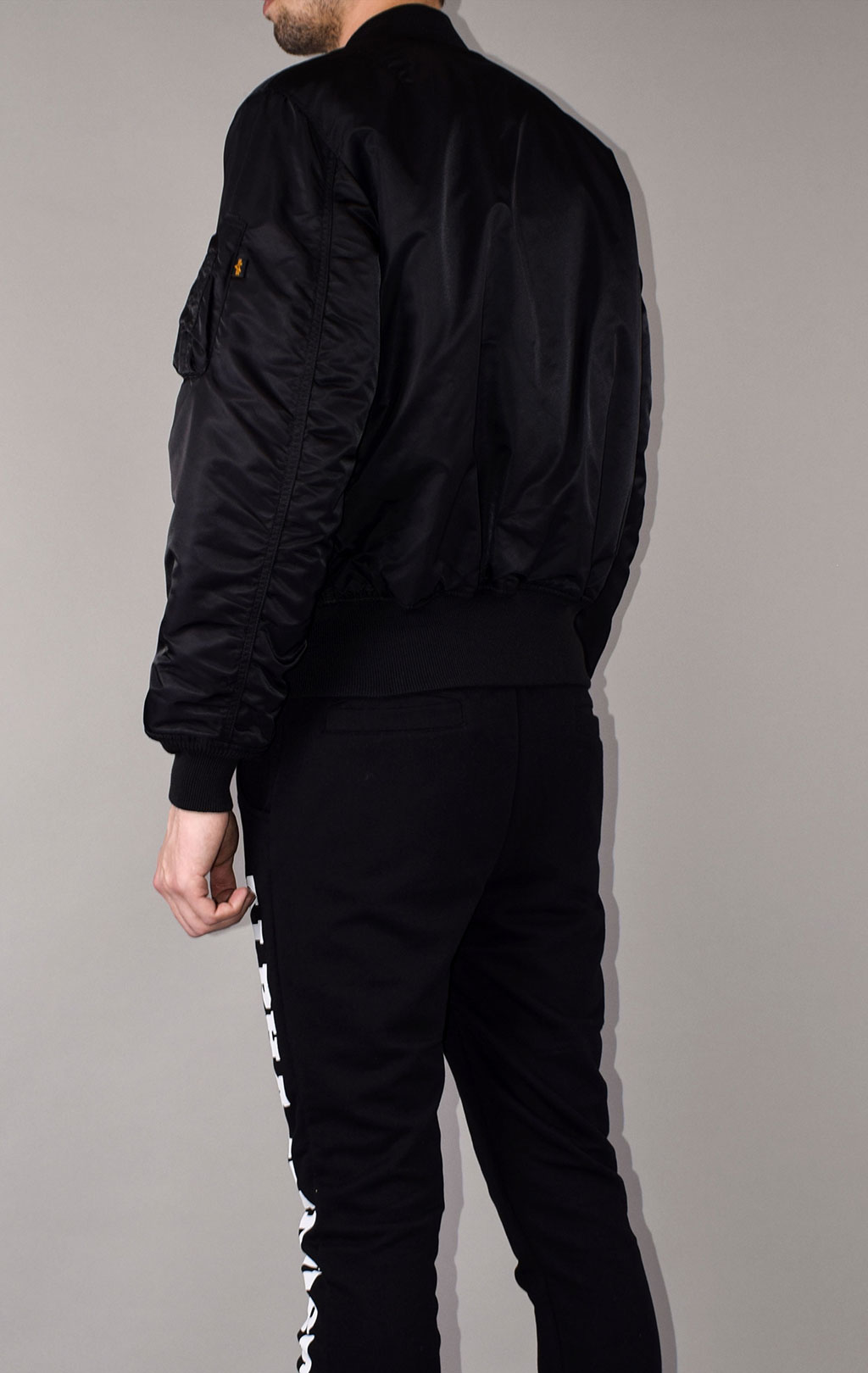 Бомбер ALPHA INDUSTRIES MA-1 black 