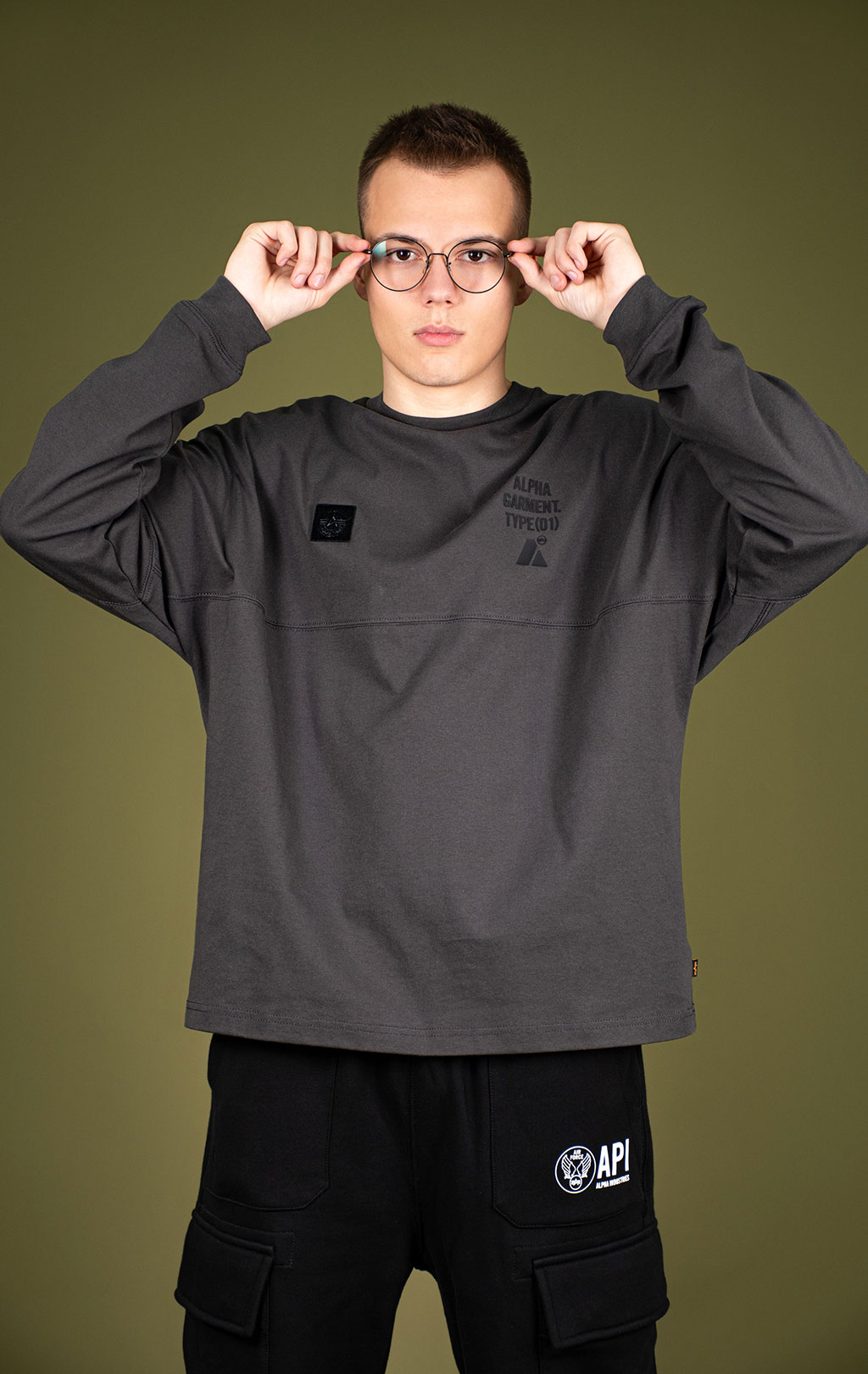 Лонгслив ALPHA INDUSTRIES UNFRM LS GRAPHIC TEE FW 25/26 gray M001150 