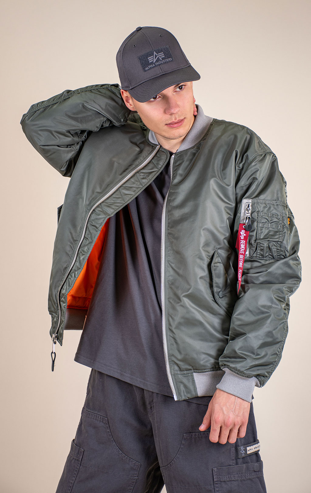 Бомбер ALPHA INDUSTRIES MA-1 CS vintage green 