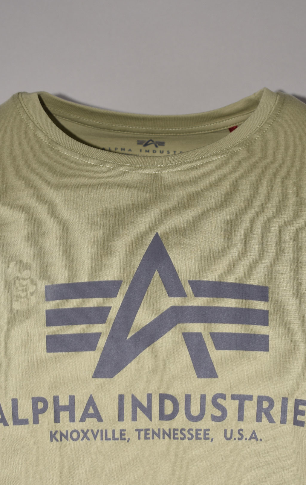 Футболка ALPHA INDUSTRIES BASIC T light olive 