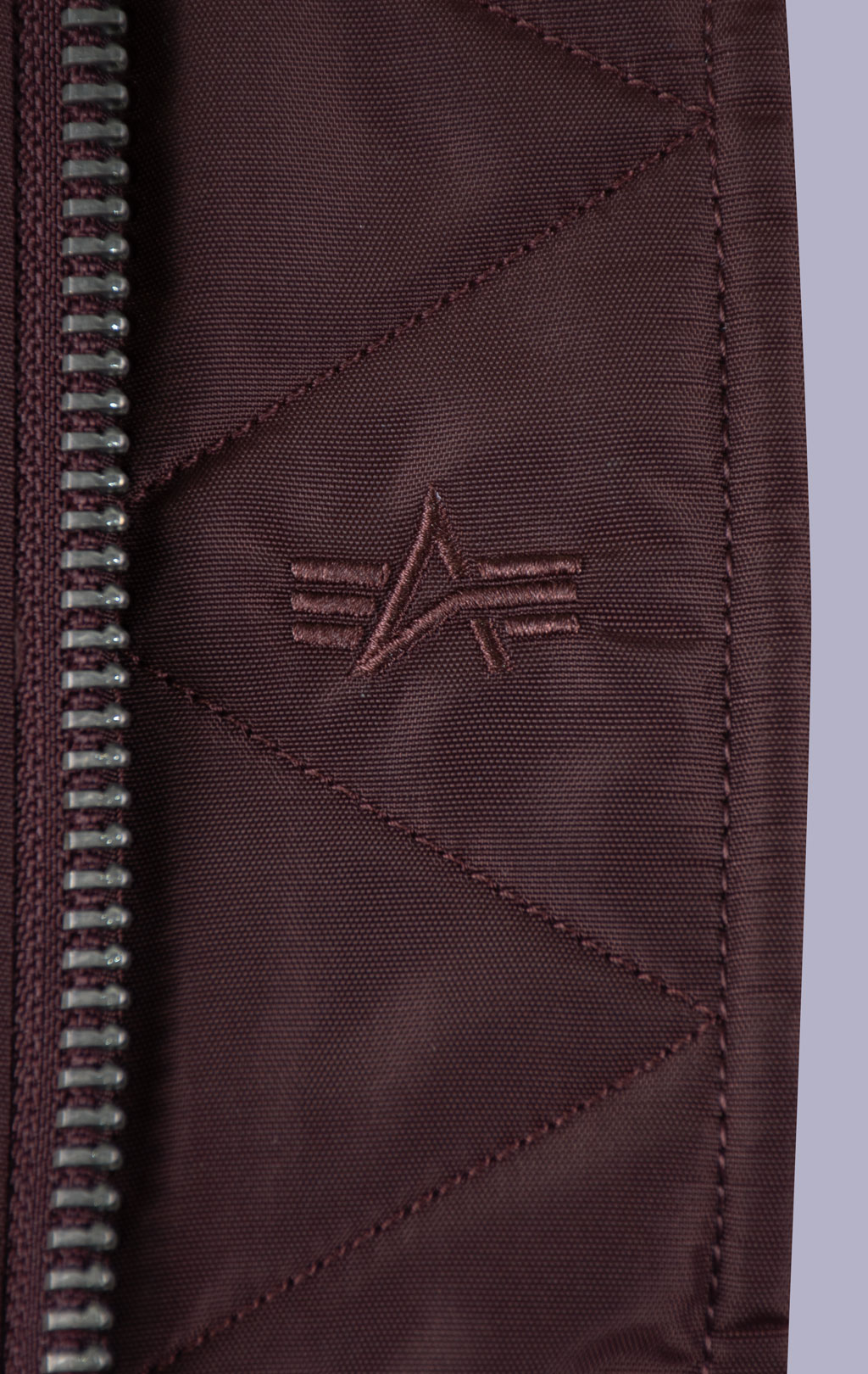 Бомбер ALPHA INDUSTRIES MA-1 RELAXED FIT FLIGHT JACKET (OXFORD LOGO) FW 26/27 cocoa 