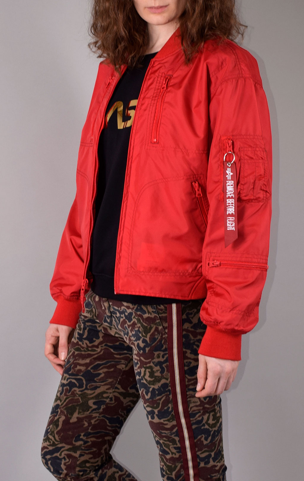 Женская ветровка ALPHA INDUSTRIES RECON UTILITY original fit spicy red 