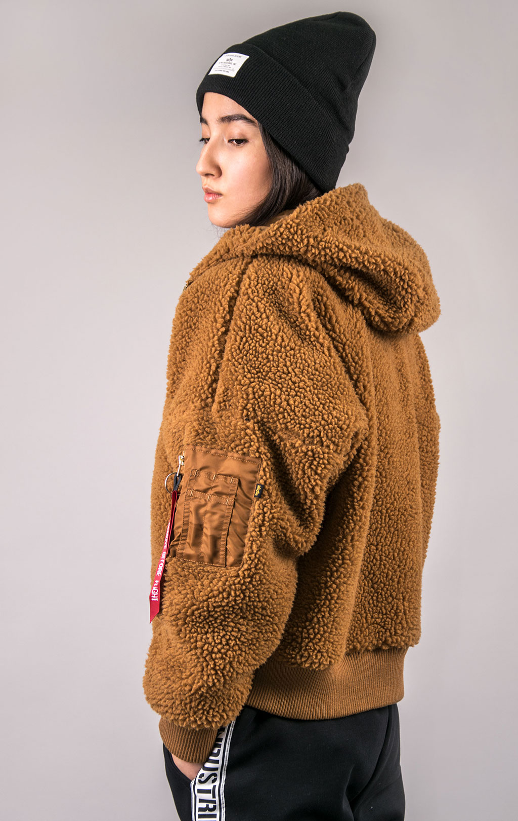 Женская куртка-бомбер лётная ALPHA INDUSTRIES OS HOODED TEDDY MA-1 camel 