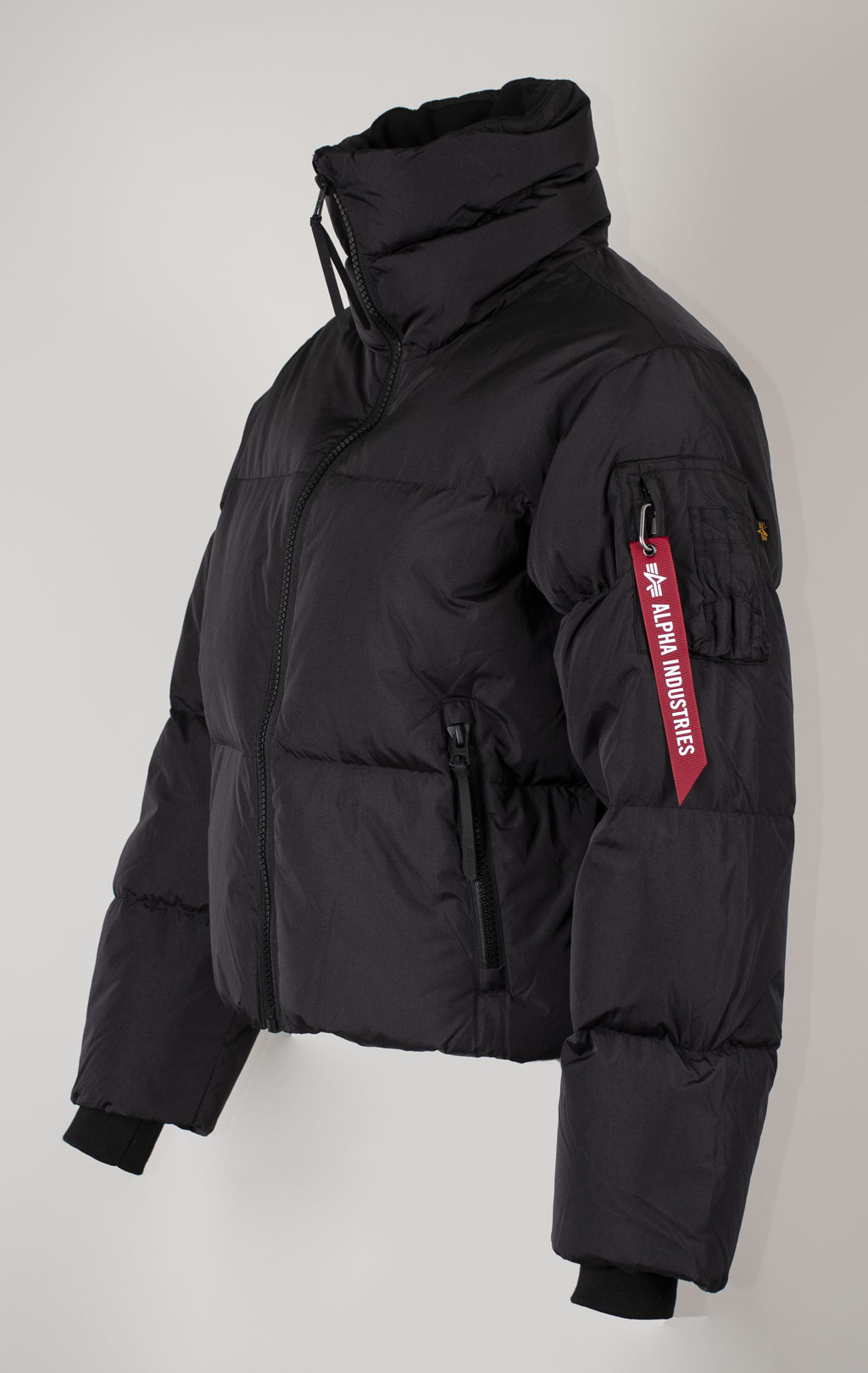 Женская куртка ALPHA INDUSTRIES SIERRA SHORT RELAXED FIT PUFFER FW 26/27 black 