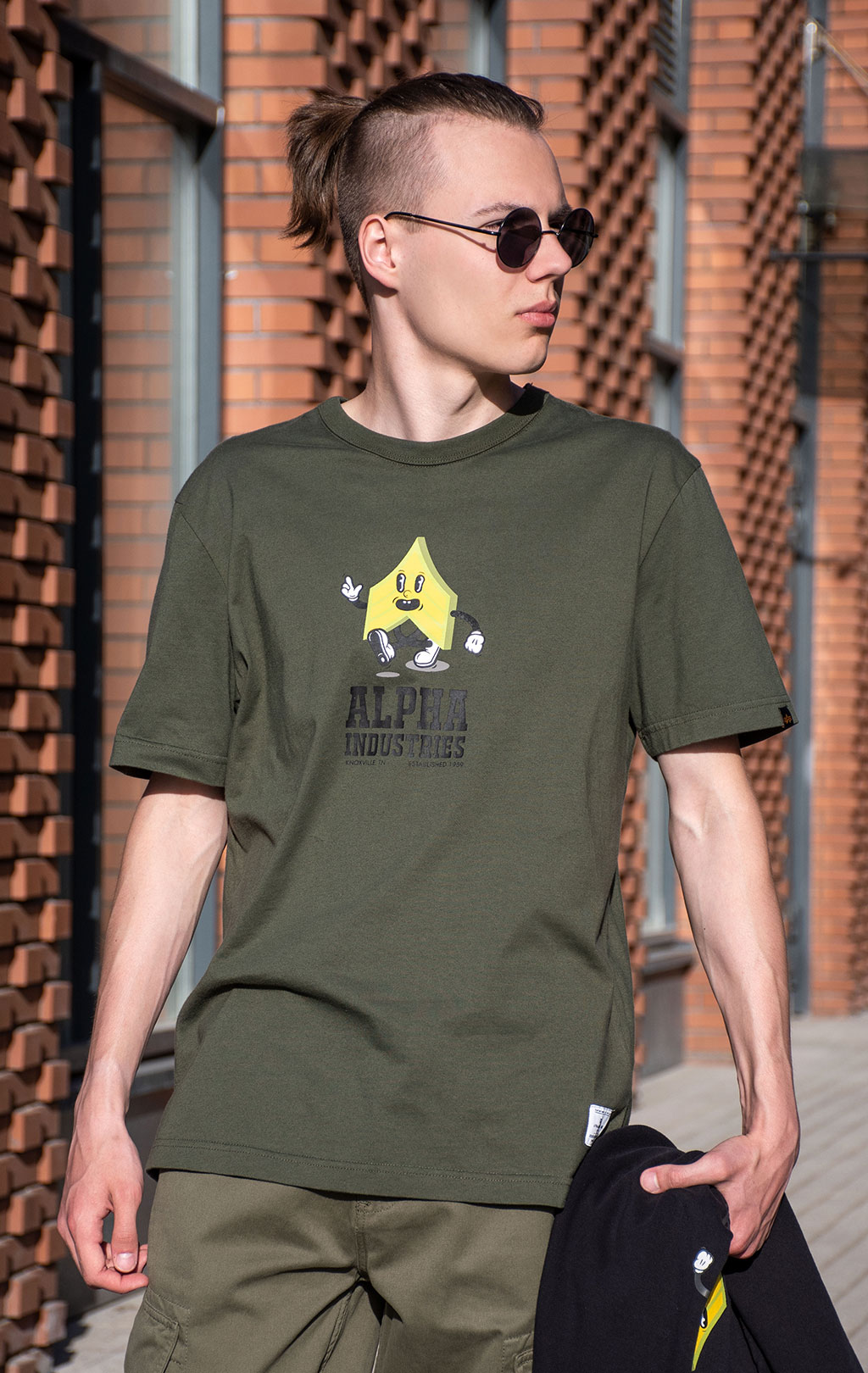Футболка ALPHA INDUSTRIES ALPHA BADGE TEE SS 24 olive 