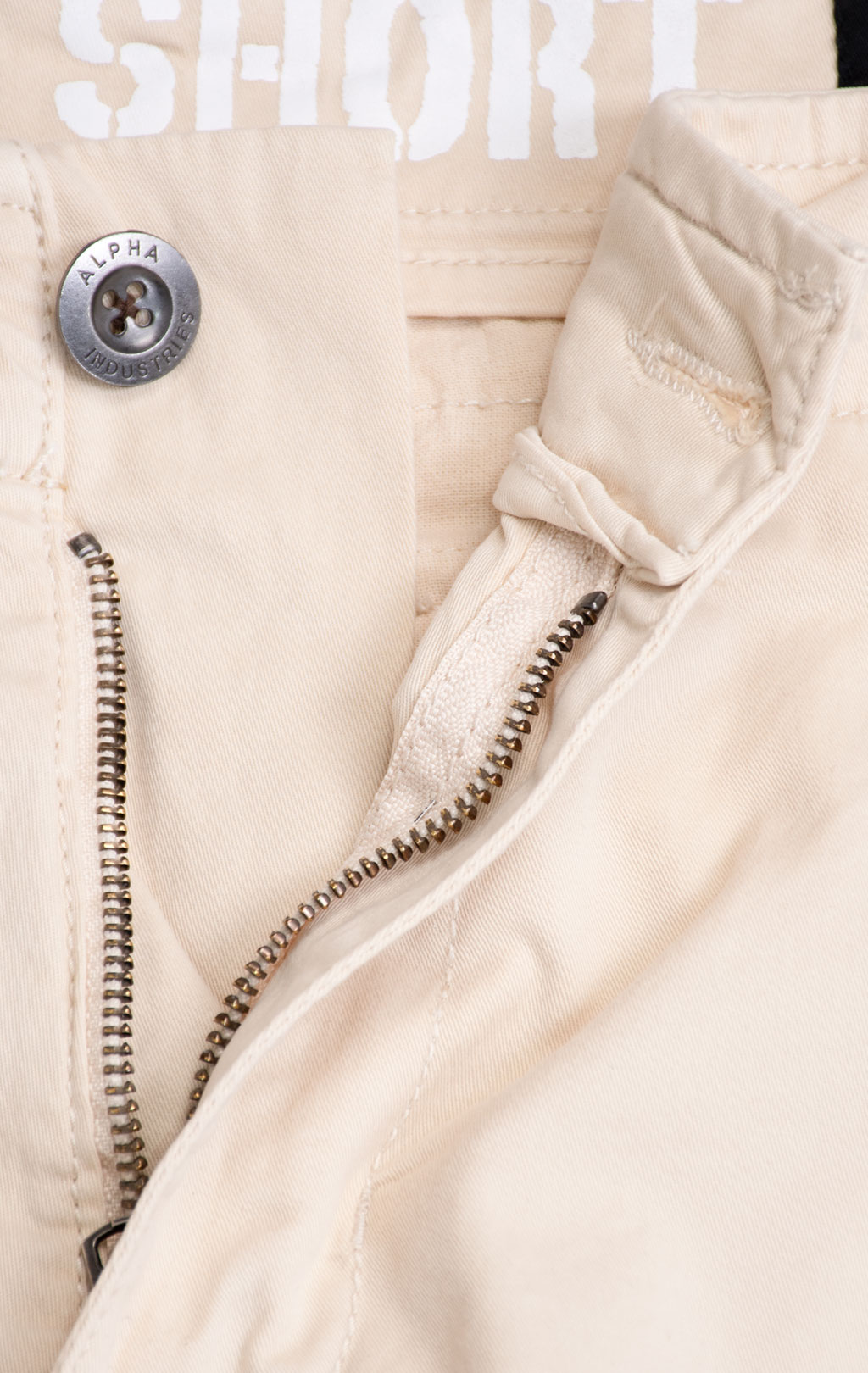 Шорты карго ALPHA INDUSTRIES CREW SHORT PATCH vintage white 