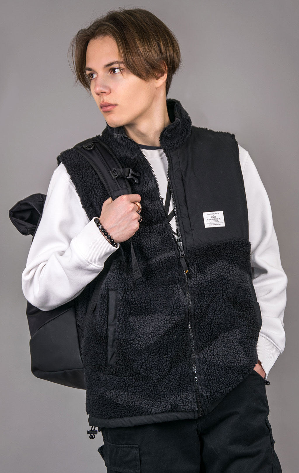 Жилет ALPHA INDUSTRIES SHERPA UTILITY VEST FW 21/22 m black woodland camo 