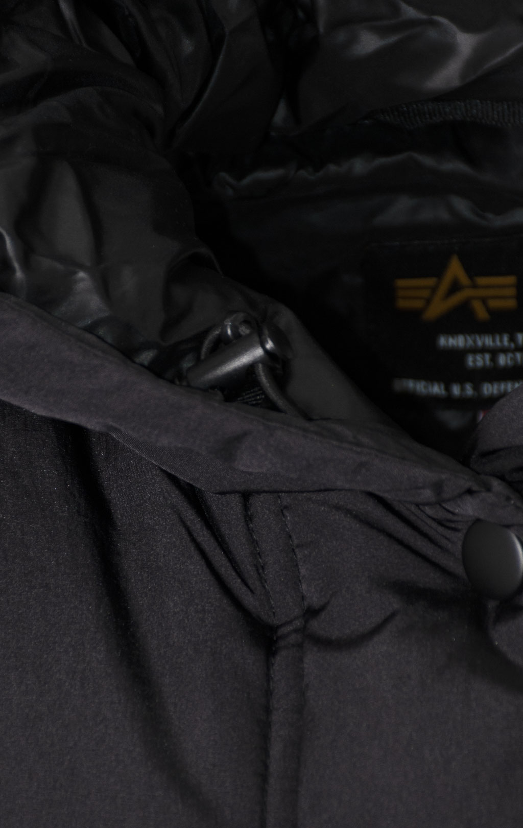 Женская куртка ALPHA INDUSTRIES SIERRA CONVERTIBLE JACKET FW 24/25 black 