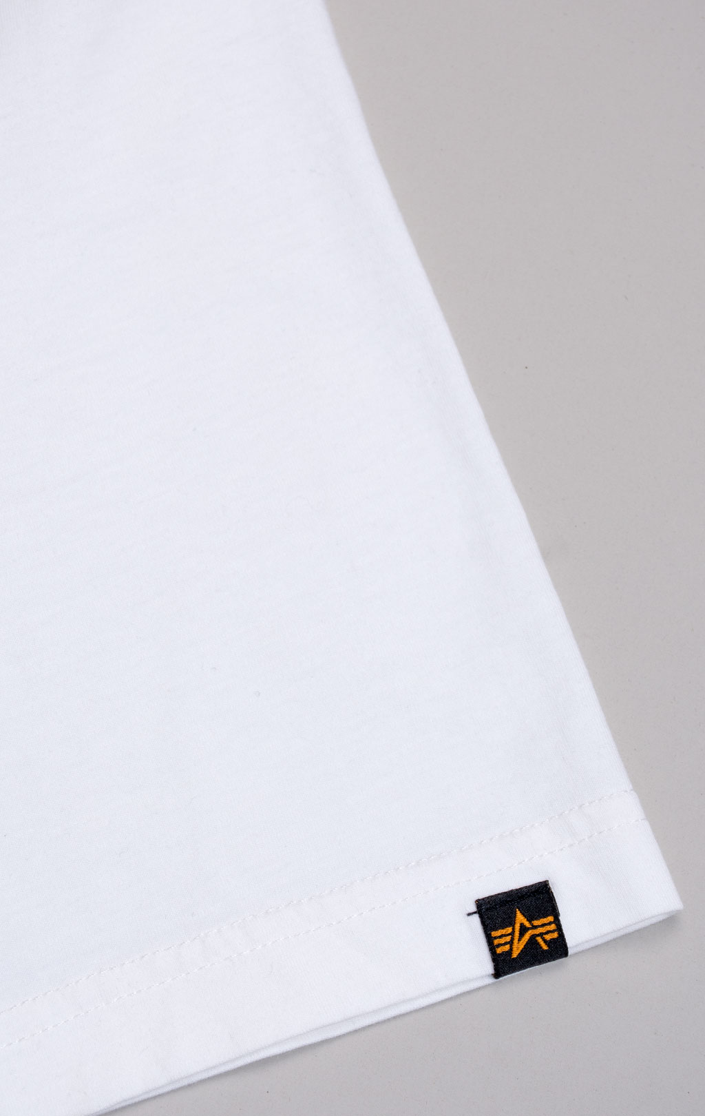 Футболка ALPHA INDUSTRIES NASA LOGO white 