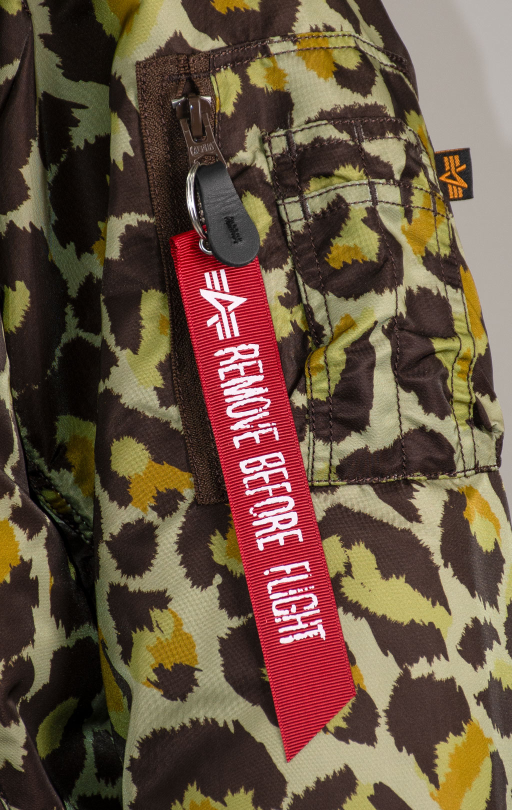 Женская куртка-бомбер лётная ALPHA INDUSTRIES CORE CAMO MA-1 olive leo camo 