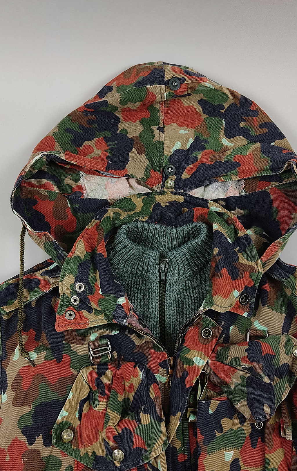 Куртка армейская с карманами сзади camo б/у Швейцария