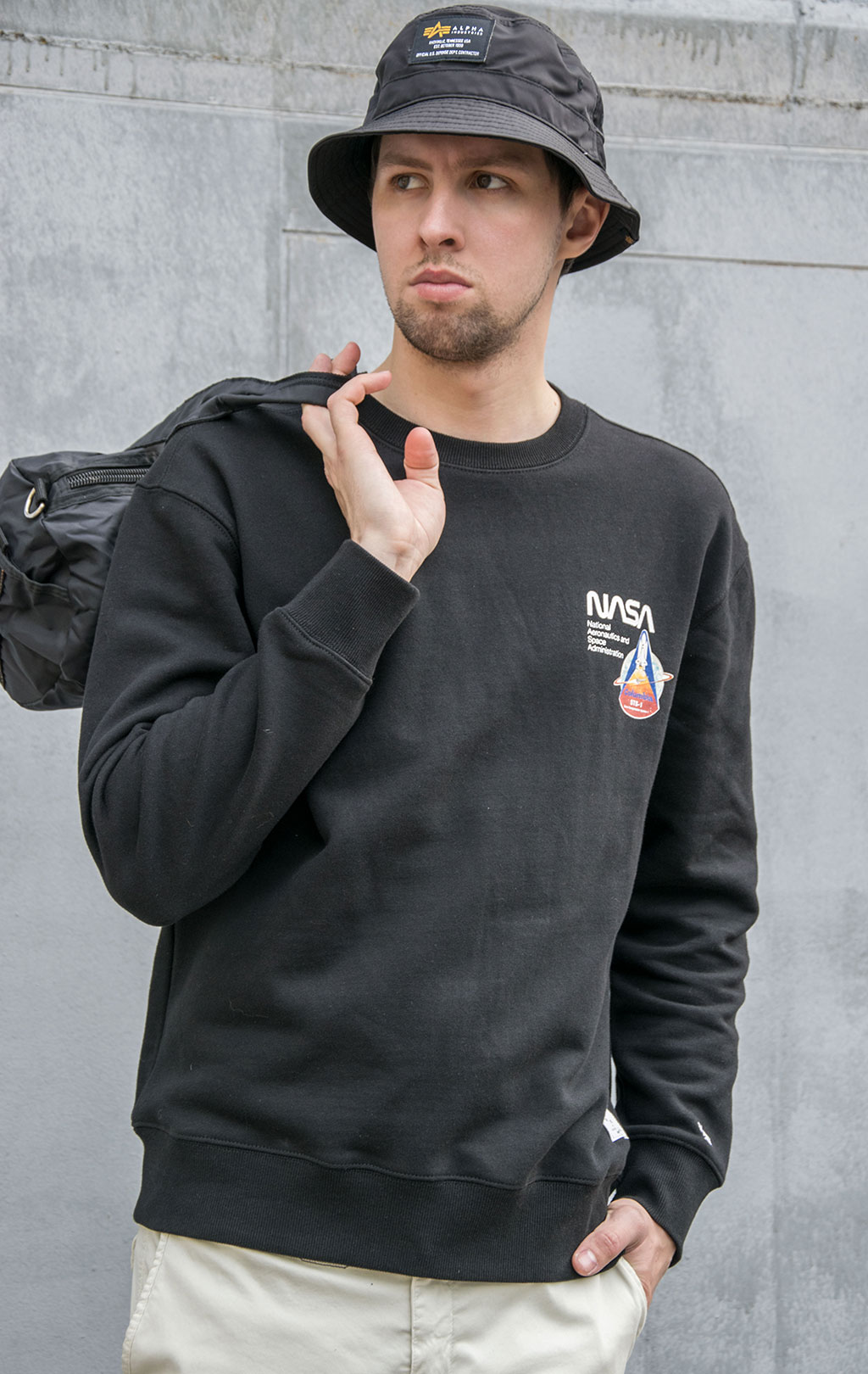 Свитшот ALPHA INDUSTRIES NASA COLUMBIA CREWNECK FW 21/22 black 